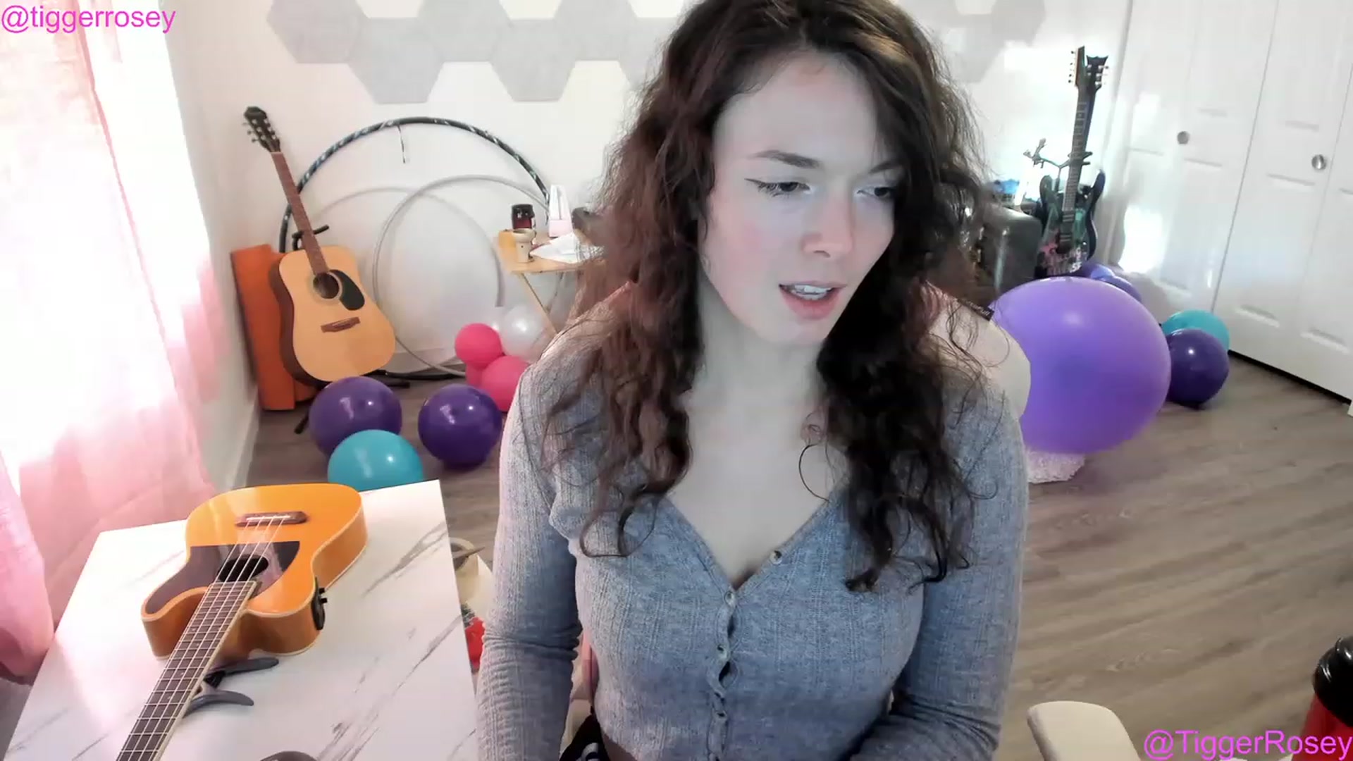 Gallery image thumbnail from TiggerRosey's myfreecams stream on, 04/14/2023, 02:10 image 17 of 20
