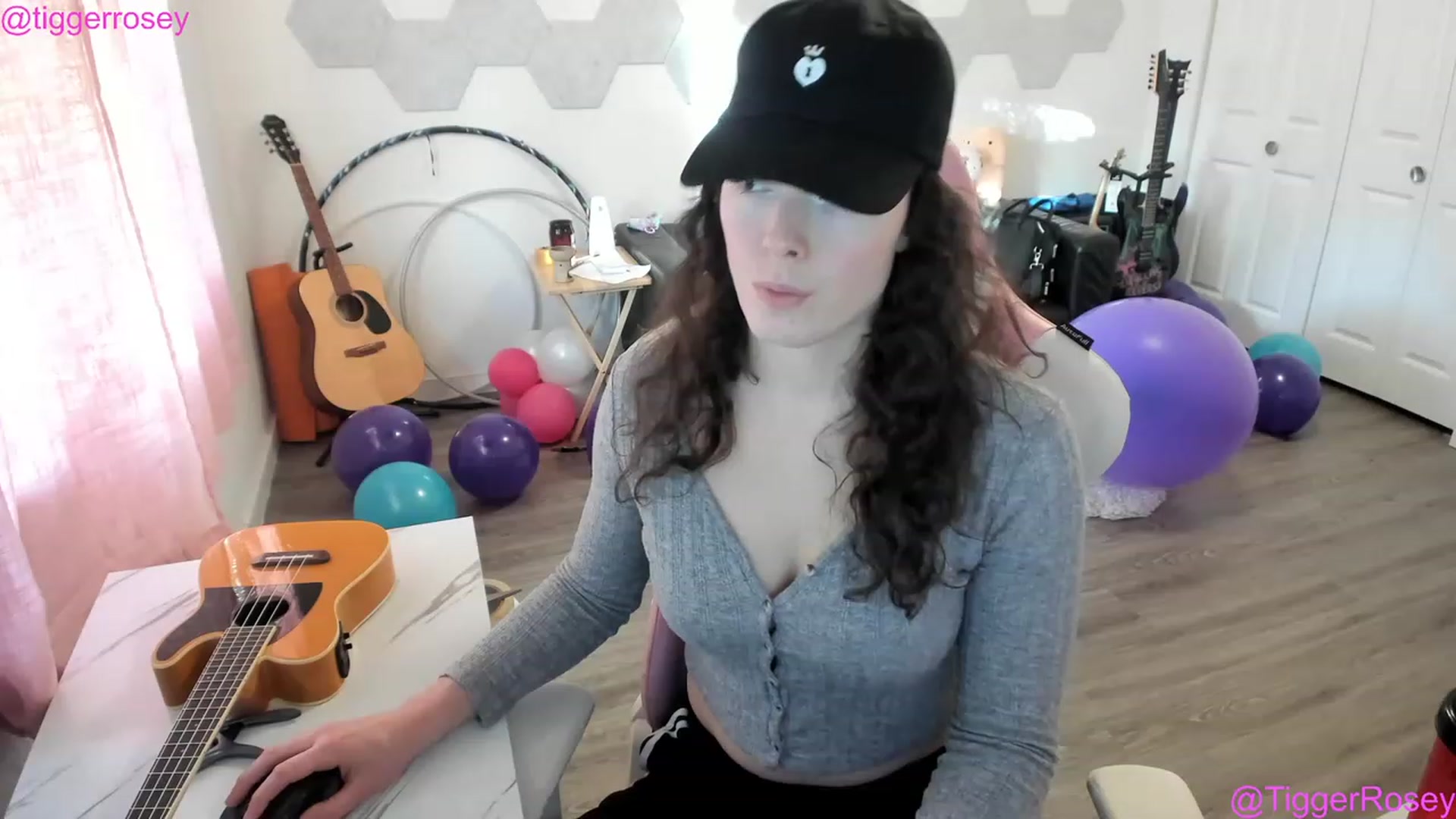 Gallery image thumbnail from TiggerRosey's myfreecams stream on, 04/14/2023, 02:10 image 5 of 20