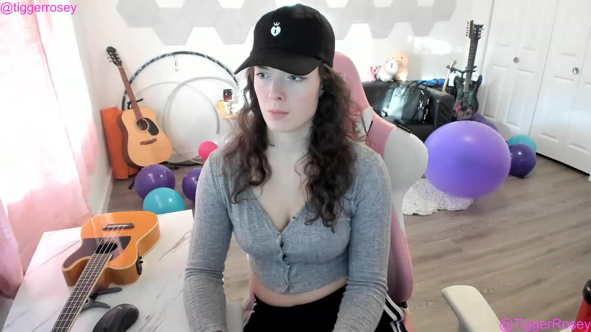 Gallery image thumbnail from TiggerRosey's myfreecams stream on, 04/14/2023, 02:10 image 7 of 20