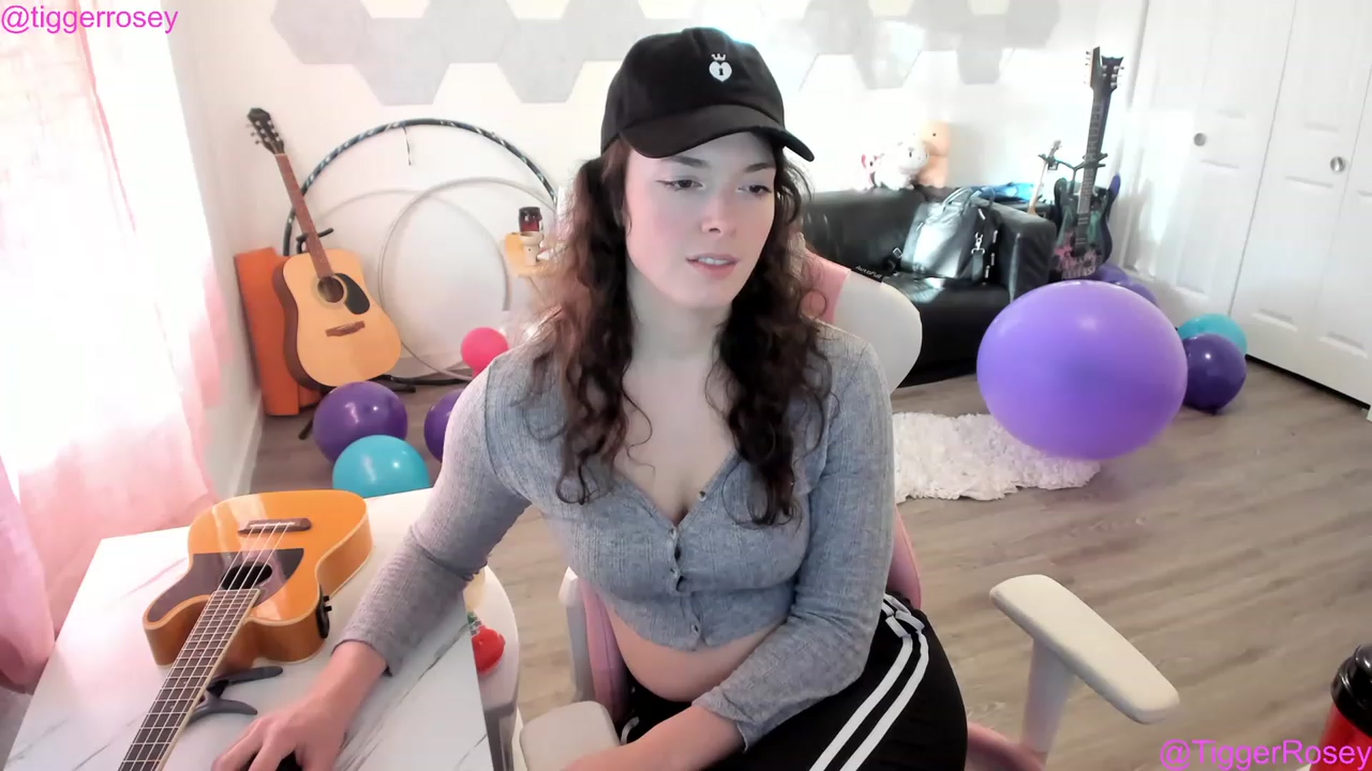 Gallery image thumbnail from TiggerRosey's myfreecams stream on, 04/14/2023, 02:10 image 15 of 20