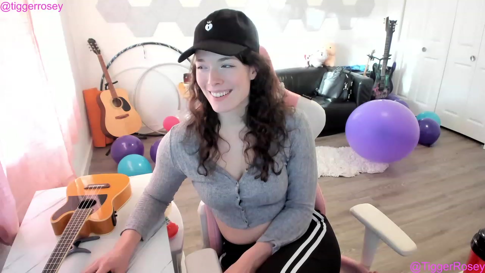 Gallery image thumbnail from TiggerRosey's myfreecams stream on, 04/14/2023, 02:10 image 14 of 20