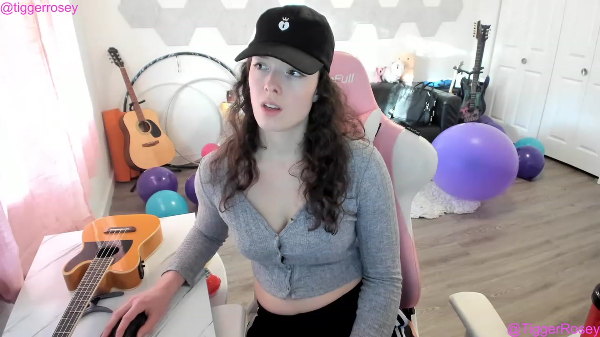 Gallery image thumbnail from TiggerRosey's myfreecams stream on, 04/14/2023, 02:10 image 6 of 20
