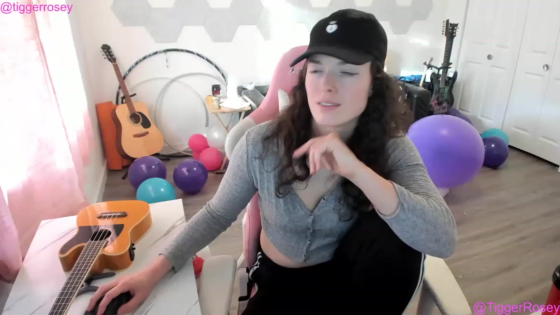 Gallery image thumbnail from TiggerRosey's myfreecams stream on, 04/14/2023, 02:10 image 8 of 20