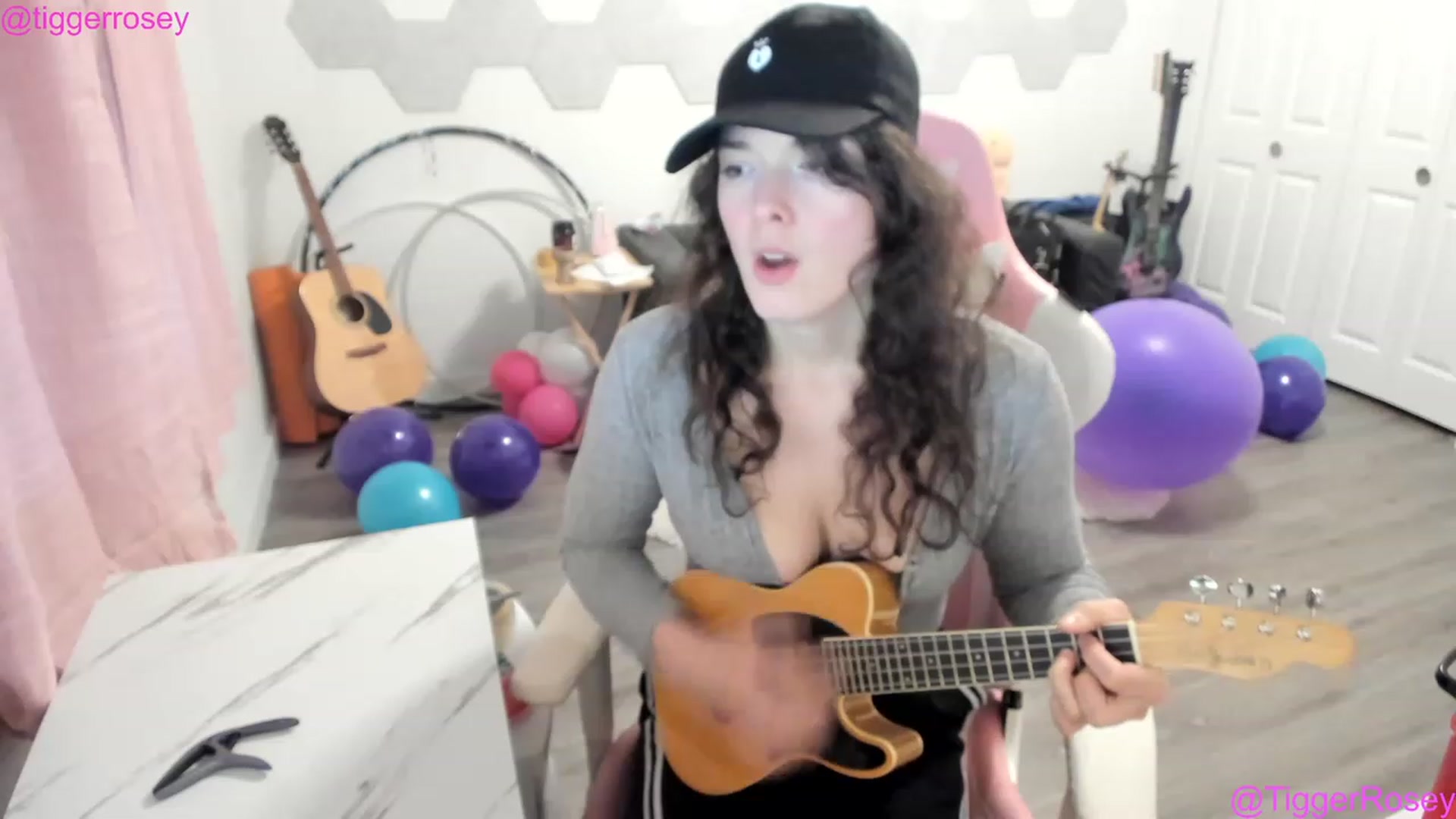 Gallery image thumbnail from TiggerRosey's myfreecams stream on, 04/14/2023, 03:18 image 12 of 20