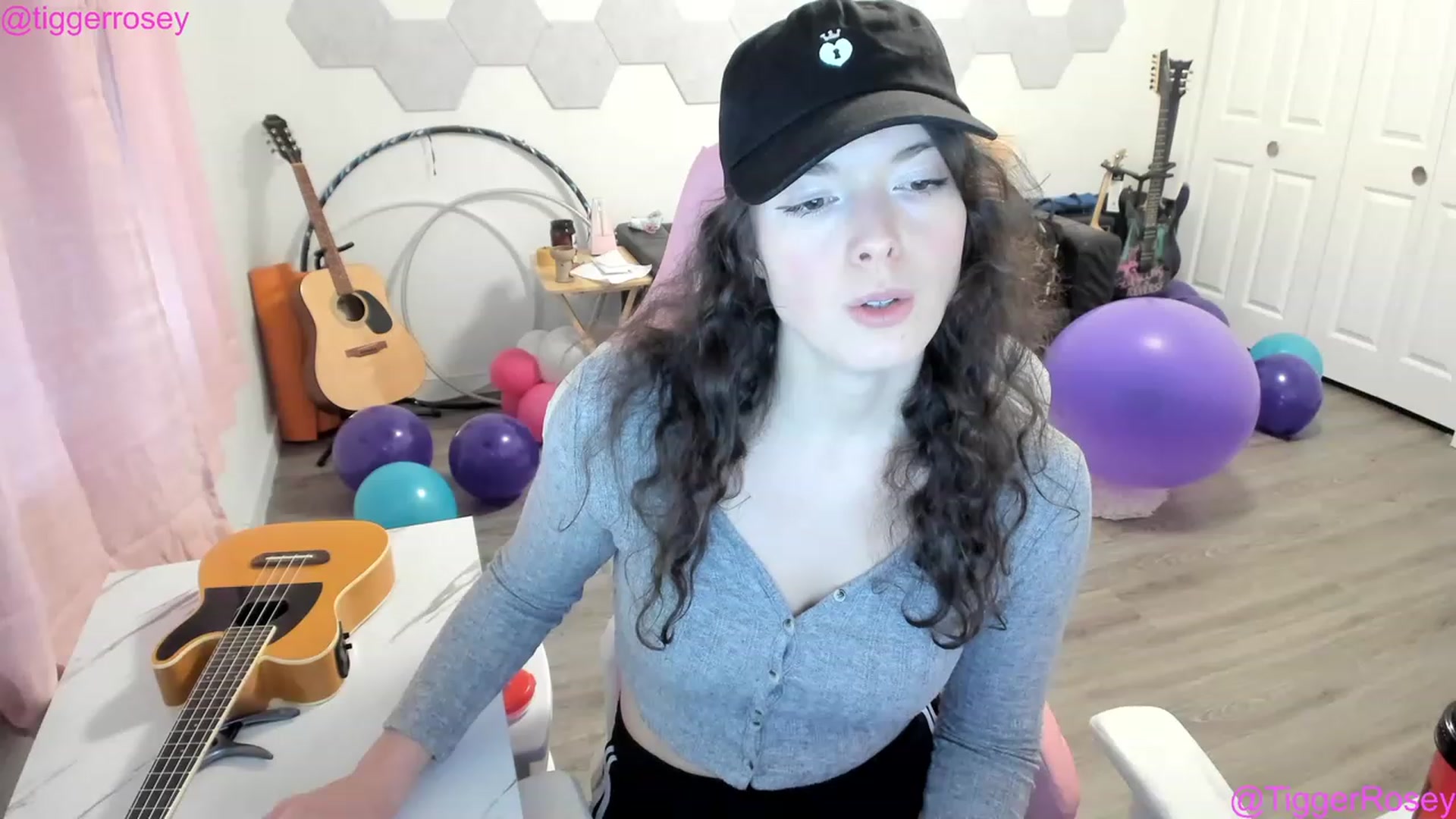 Gallery image thumbnail from TiggerRosey's myfreecams stream on, 04/14/2023, 03:18 image 4 of 20