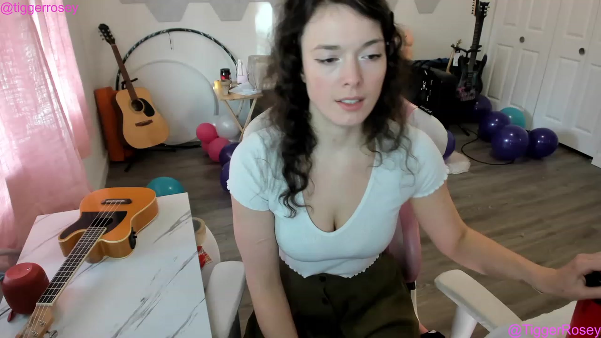 Gallery image thumbnail from TiggerRosey's myfreecams stream on, 04/15/2023, 01:27 image 20 of 20