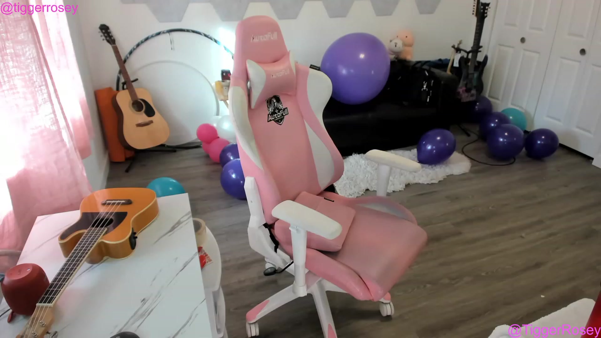 Gallery image thumbnail from TiggerRosey's myfreecams stream on, 04/15/2023, 01:27 image 14 of 20