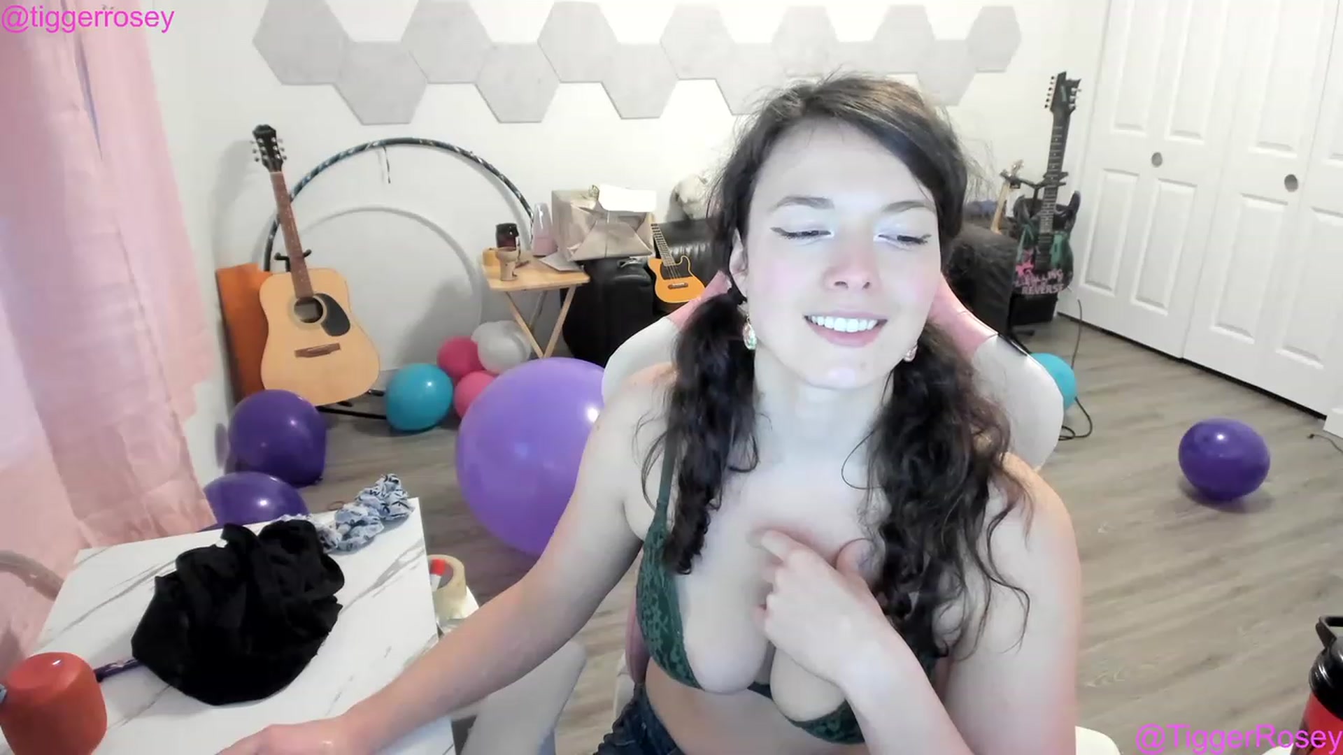 Gallery image thumbnail from TiggerRosey's myfreecams stream on, 04/19/2023, 03:08 image 20 of 20