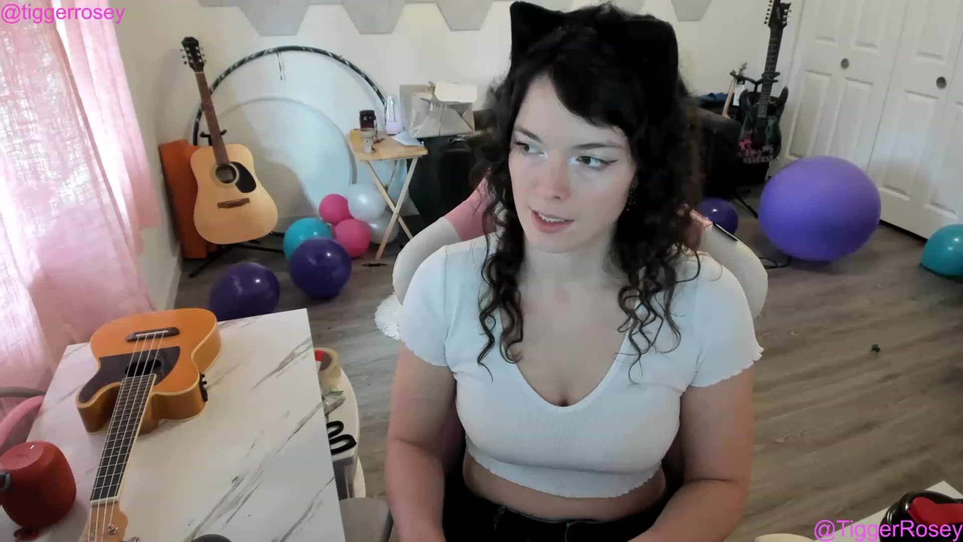 Gallery image thumbnail from TiggerRosey's myfreecams stream on, 04/20/2023, 24:03 image 8 of 20