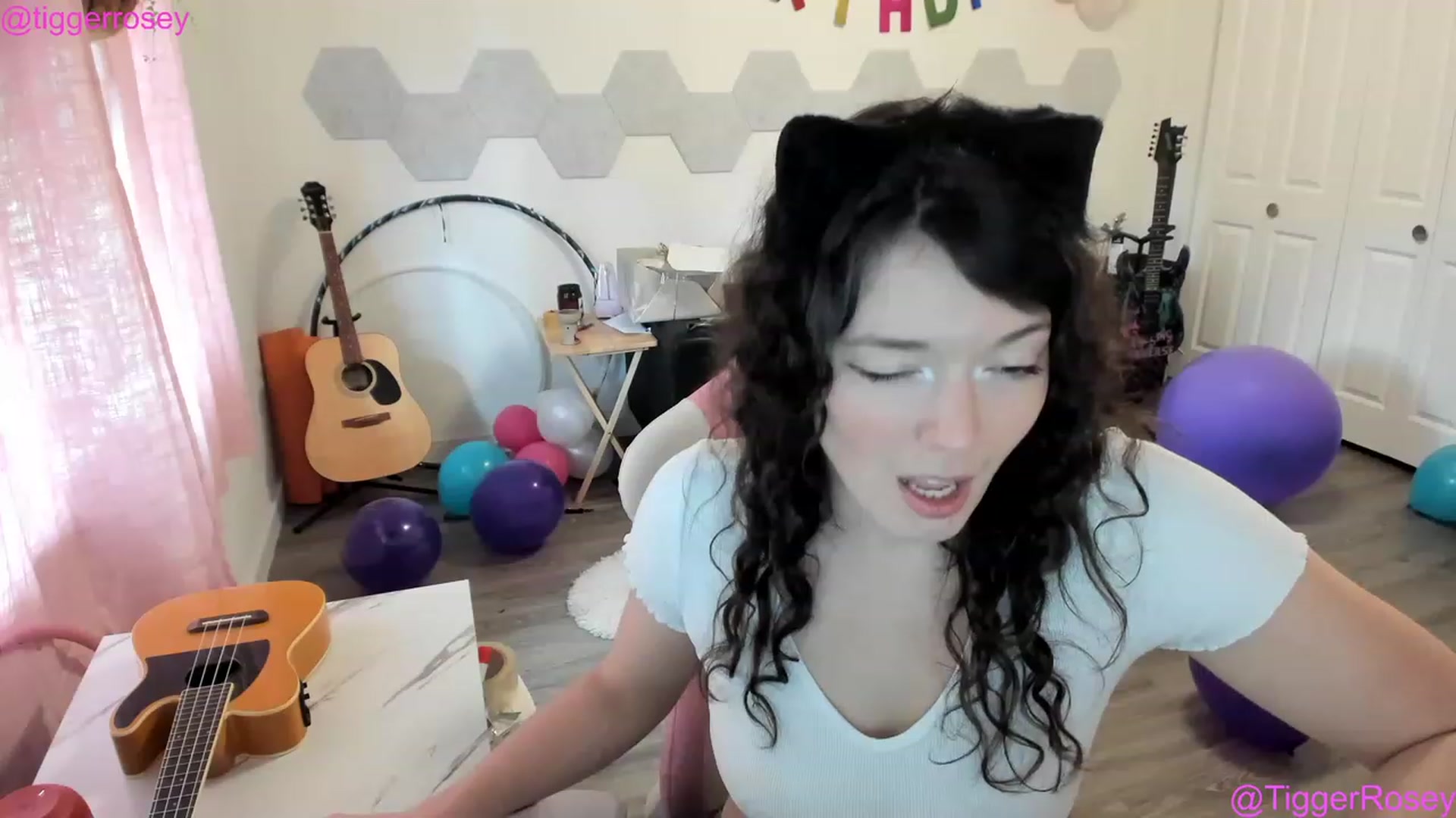 Gallery image thumbnail from TiggerRosey's myfreecams stream on, 04/20/2023, 24:03 image 4 of 20