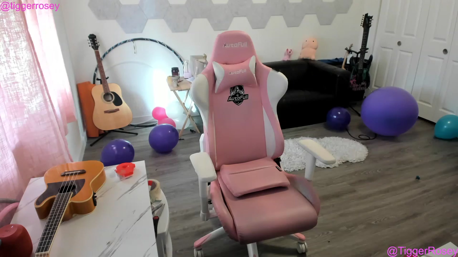 Gallery image thumbnail from TiggerRosey's myfreecams stream on, 04/20/2023, 24:03 image 18 of 20