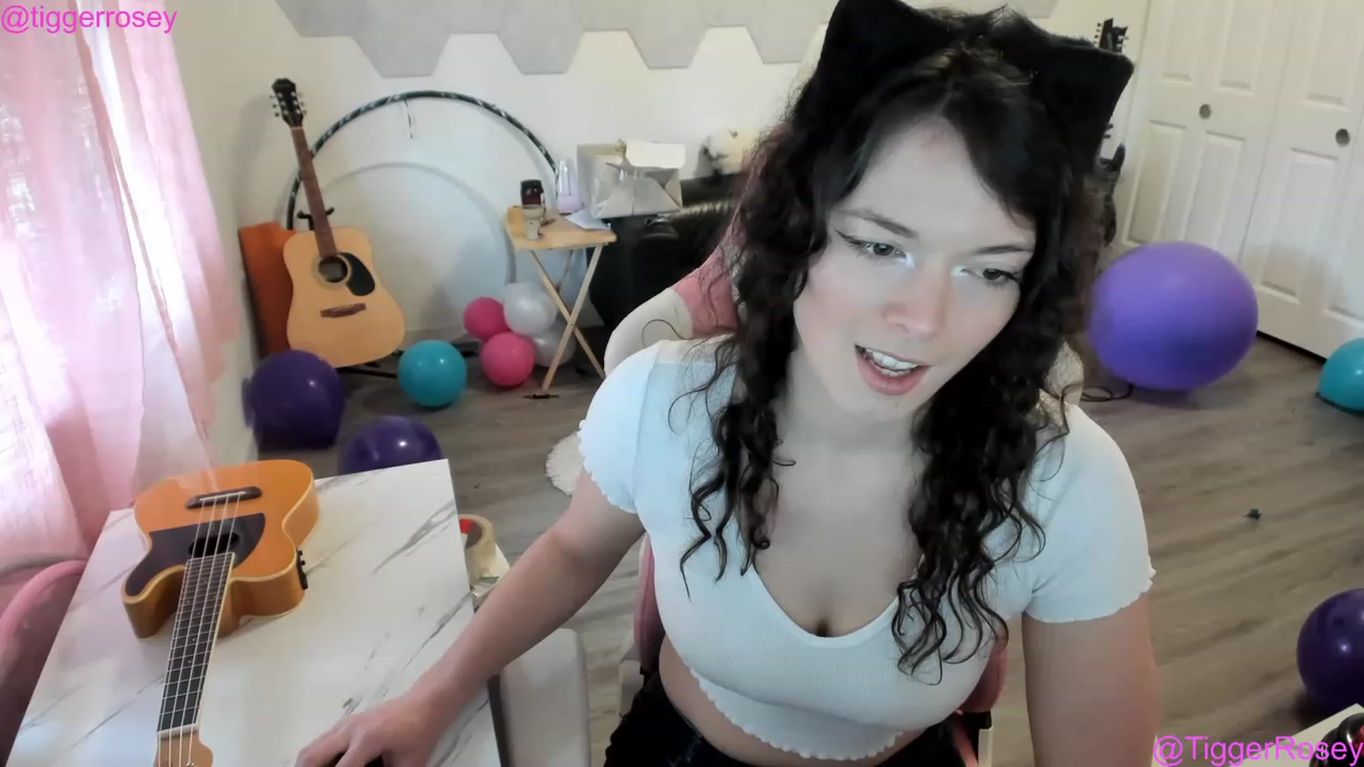 Gallery image thumbnail from TiggerRosey's myfreecams stream on, 04/20/2023, 24:03 image 1 of 20