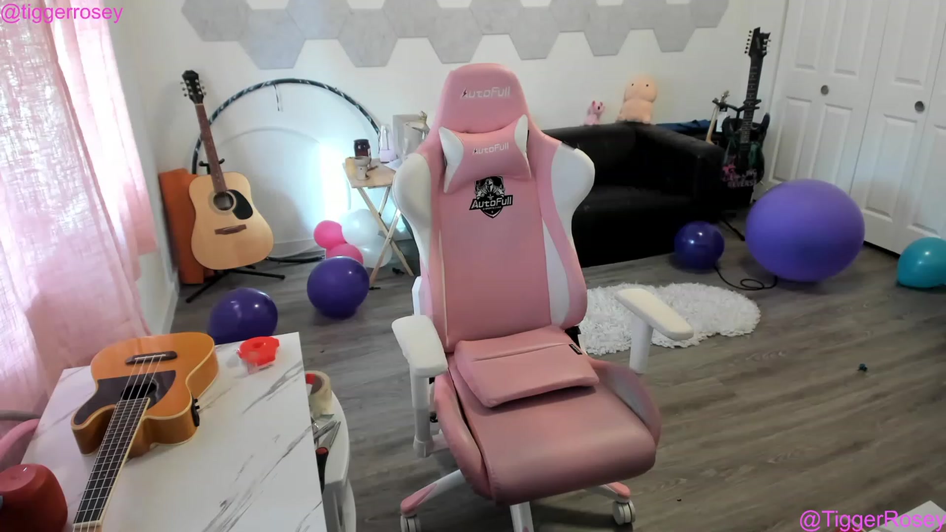 Gallery image thumbnail from TiggerRosey's myfreecams stream on, 04/20/2023, 01:13 image 2 of 20