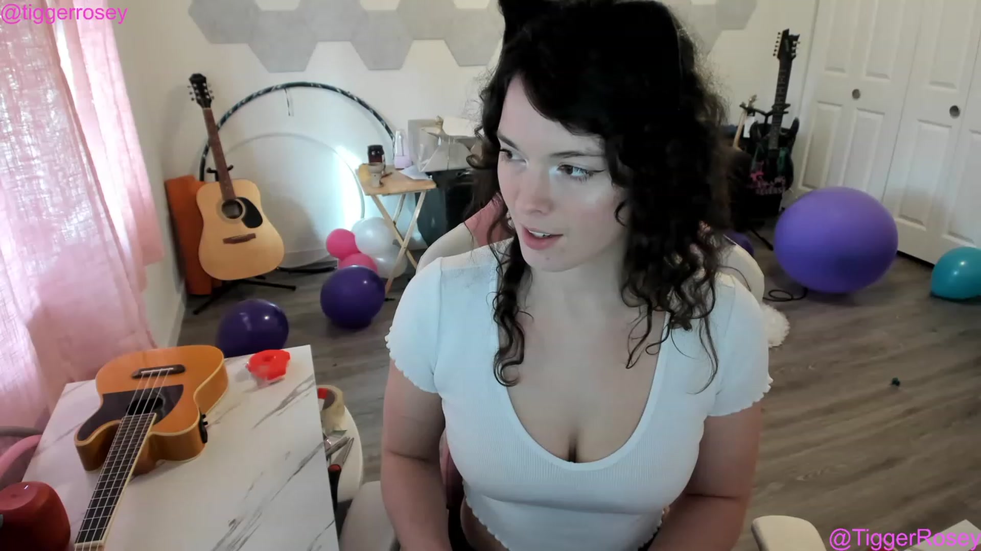 Gallery image thumbnail from TiggerRosey's myfreecams stream on, 04/20/2023, 01:13 image 3 of 20