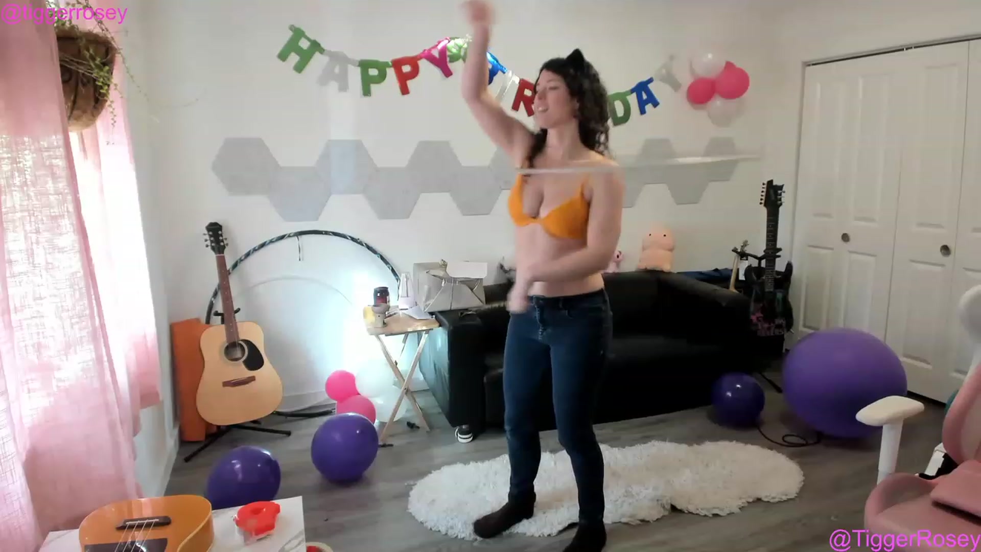 Gallery image thumbnail from TiggerRosey's myfreecams stream on, 04/20/2023, 01:13 image 6 of 20