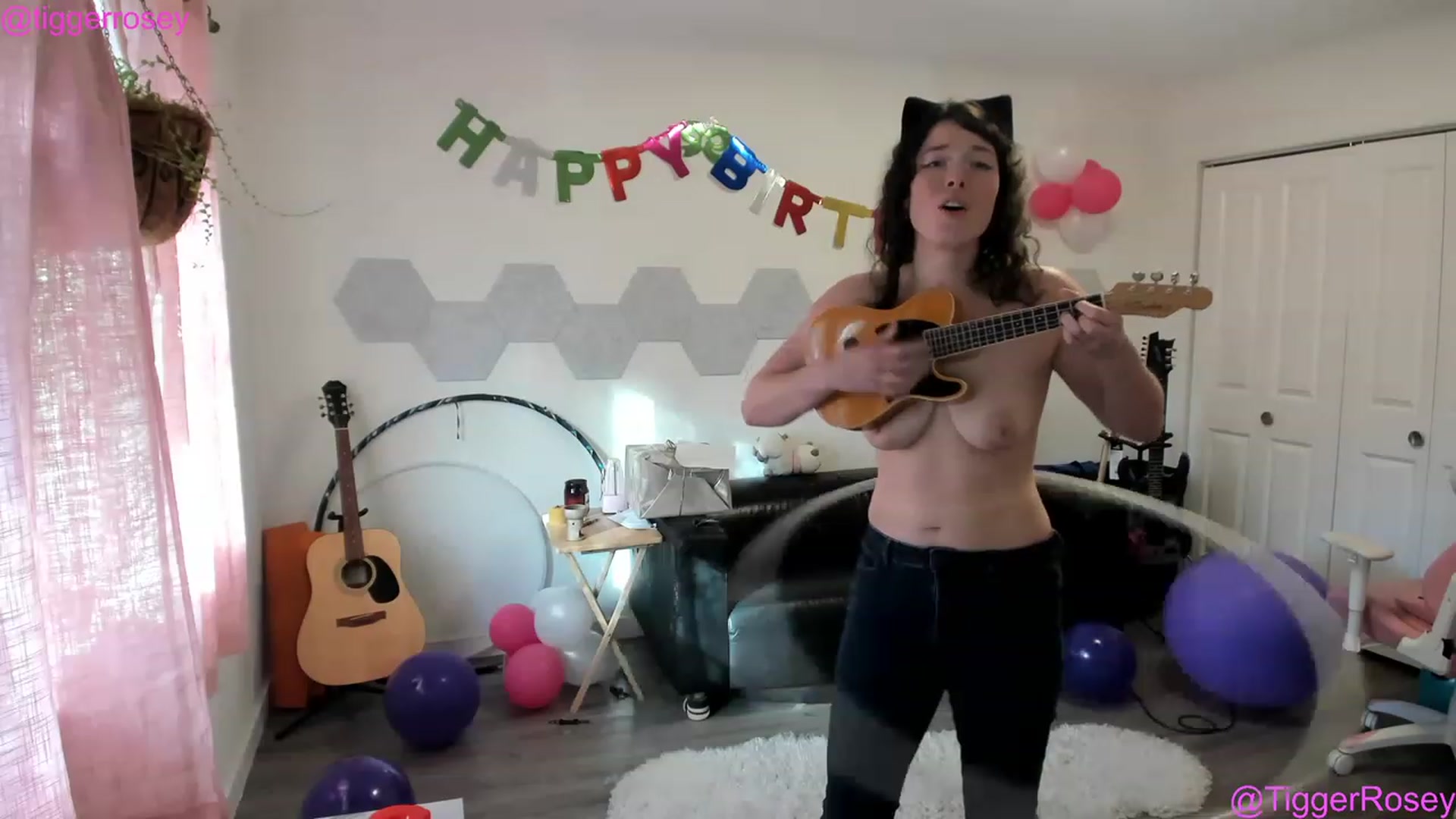 Gallery image thumbnail from TiggerRosey's myfreecams stream on, 04/20/2023, 01:13 image 17 of 20