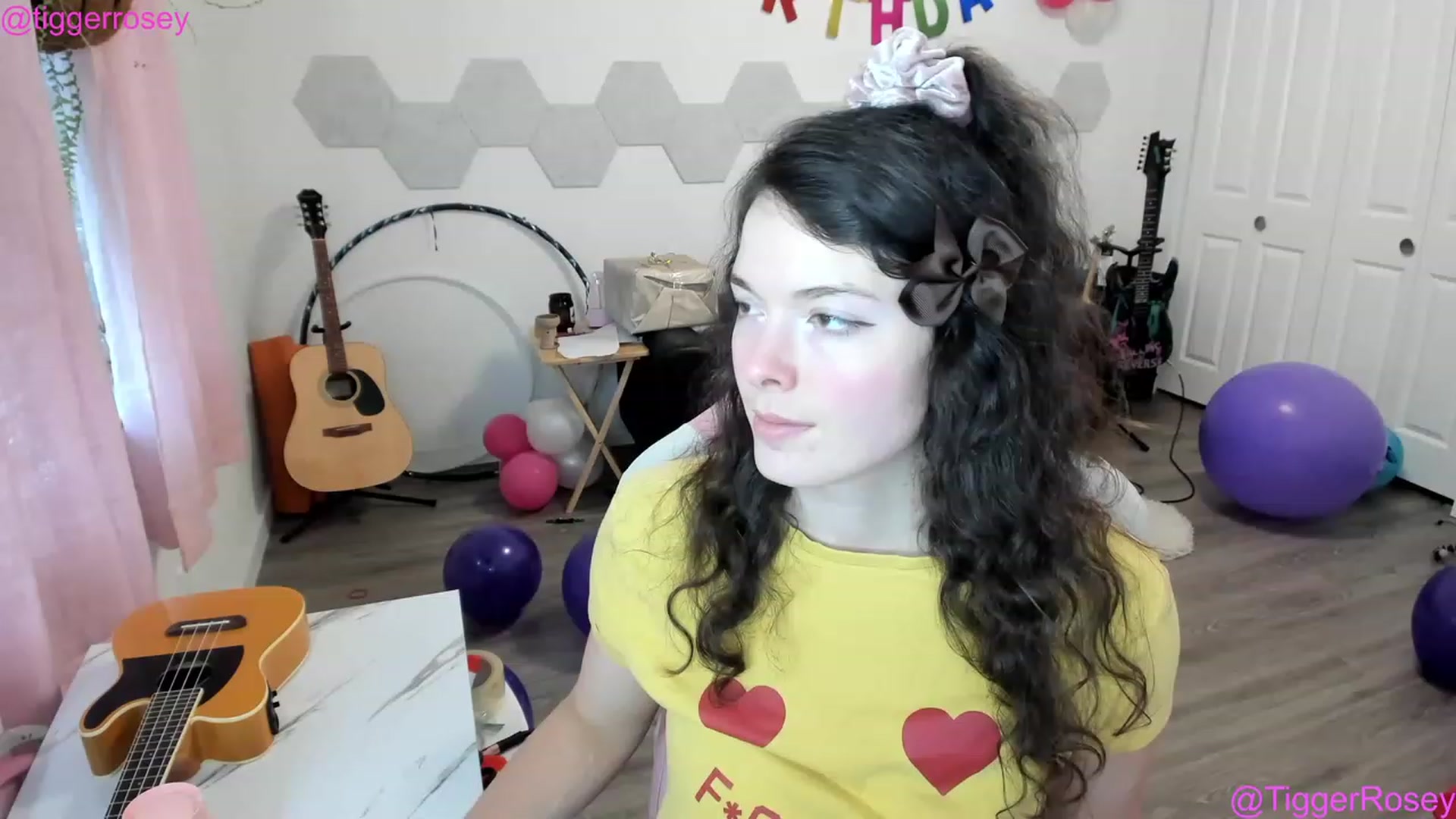 Gallery image thumbnail from TiggerRosey's myfreecams stream on, 04/21/2023, 24:10 image 9 of 20