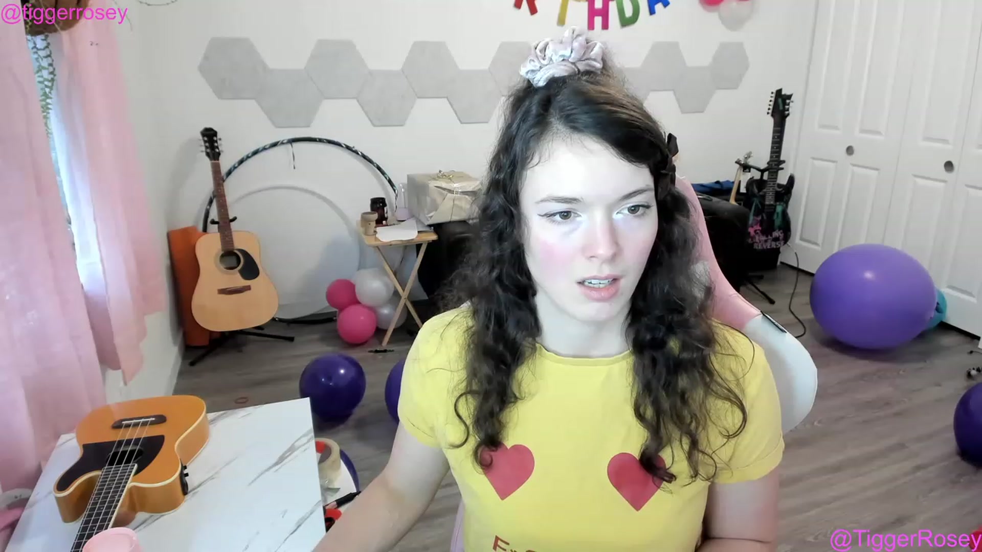 Gallery image thumbnail from TiggerRosey's myfreecams stream on, 04/21/2023, 24:10 image 17 of 20