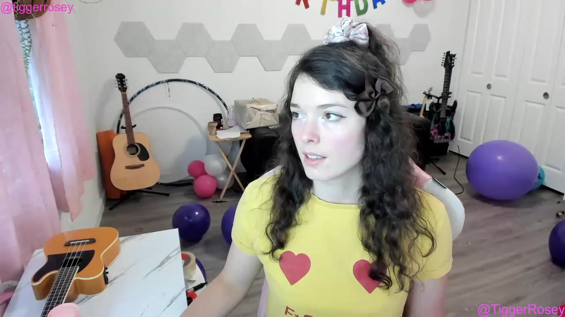 Gallery image thumbnail from TiggerRosey's myfreecams stream on, 04/21/2023, 24:10 image 15 of 20
