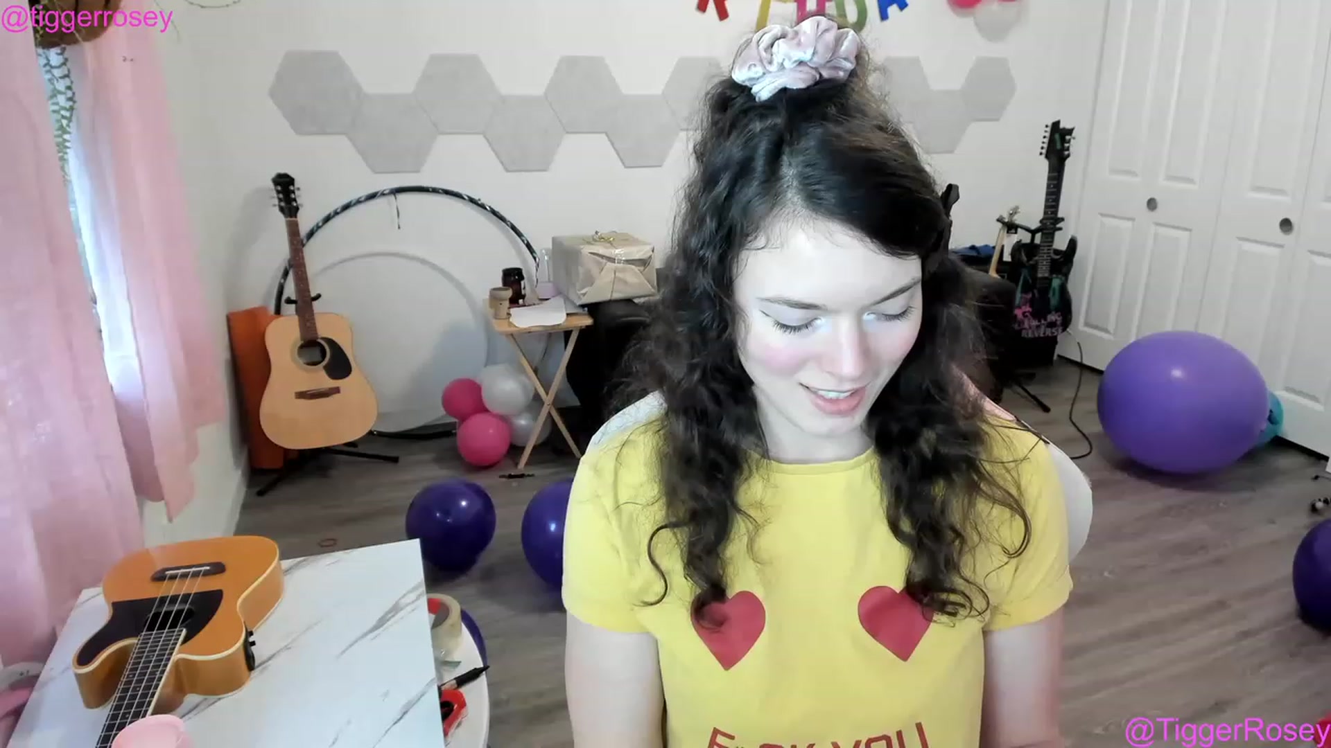 Gallery image thumbnail from TiggerRosey's myfreecams stream on, 04/21/2023, 24:10 image 12 of 20