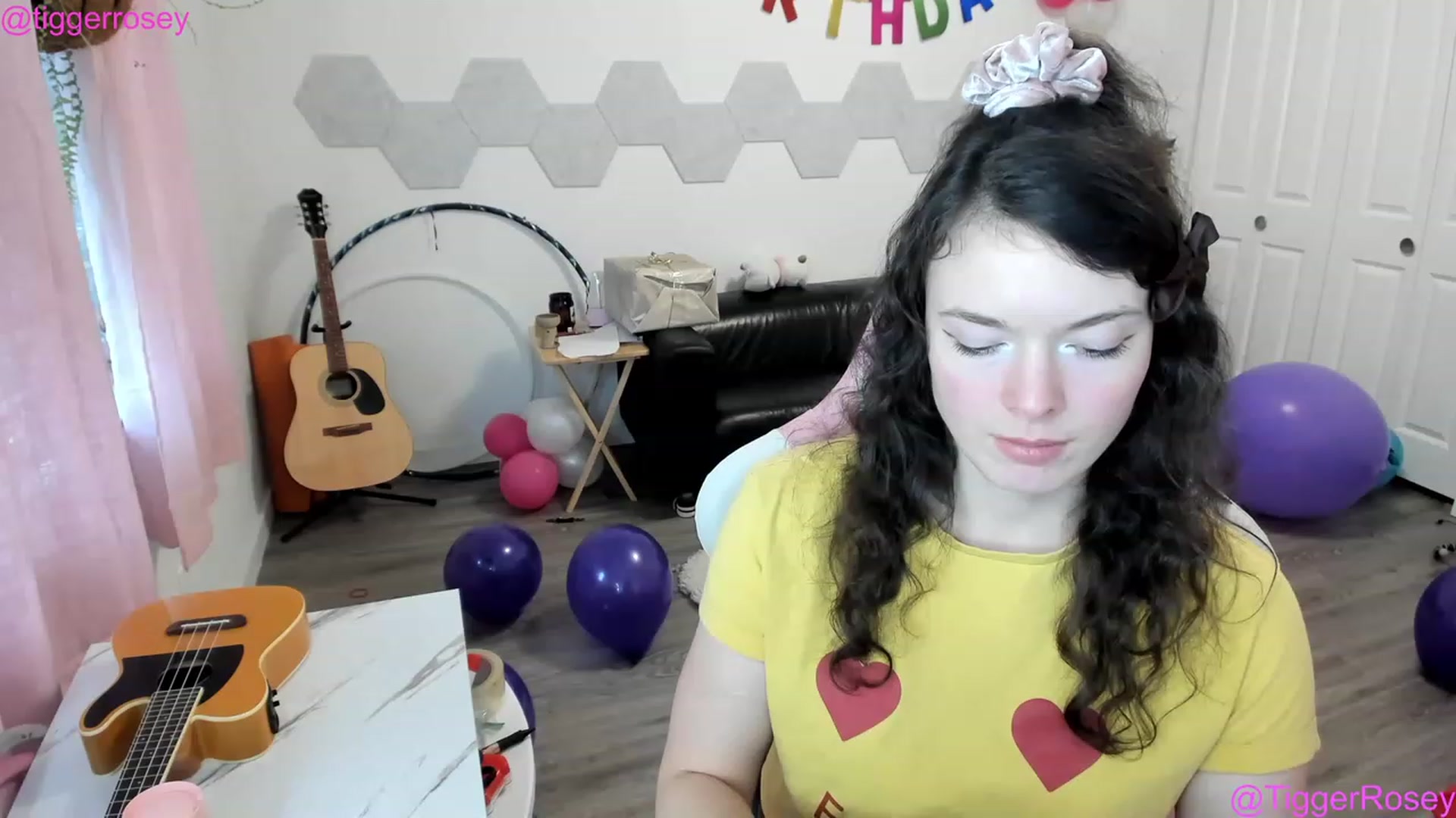 Gallery image thumbnail from TiggerRosey's myfreecams stream on, 04/21/2023, 24:10 image 2 of 20