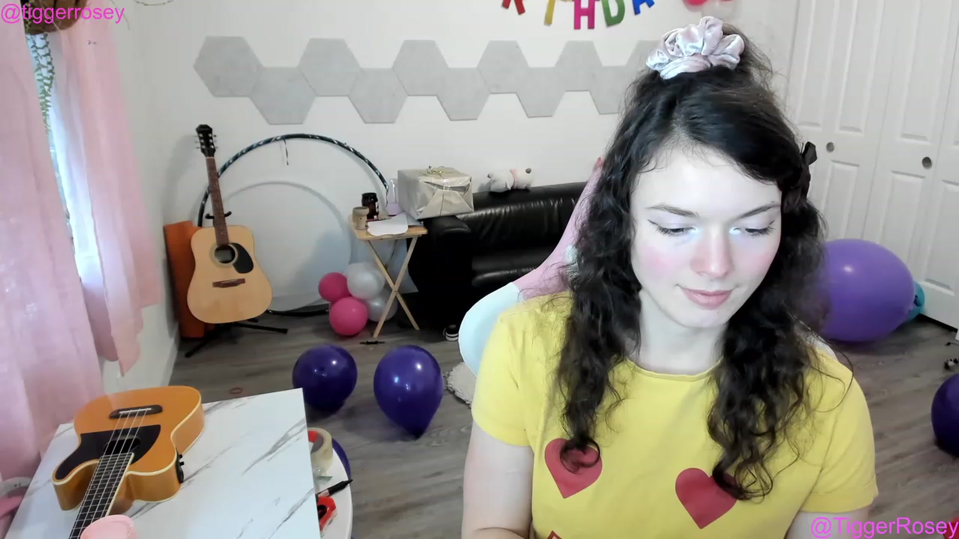 Gallery image thumbnail from TiggerRosey's myfreecams stream on, 04/21/2023, 24:10 image 3 of 20