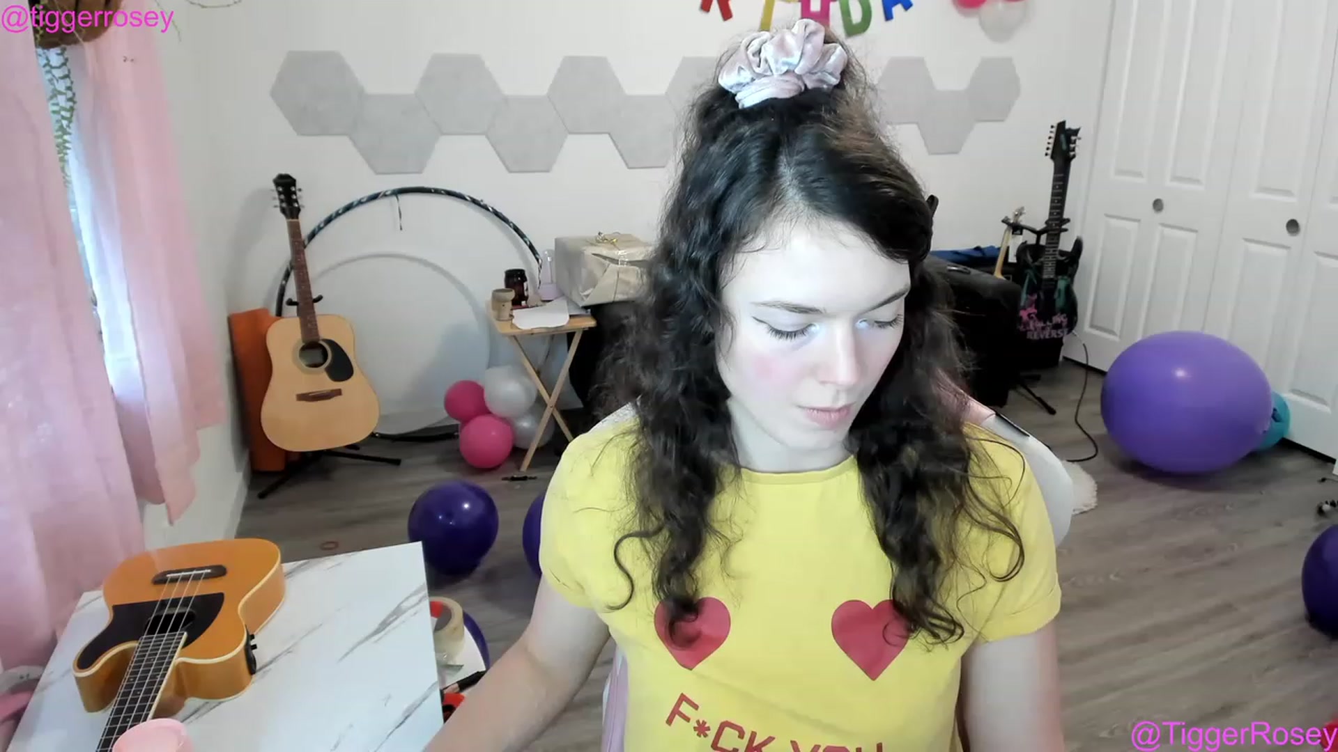 Gallery image thumbnail from TiggerRosey's myfreecams stream on, 04/21/2023, 24:10 image 10 of 20