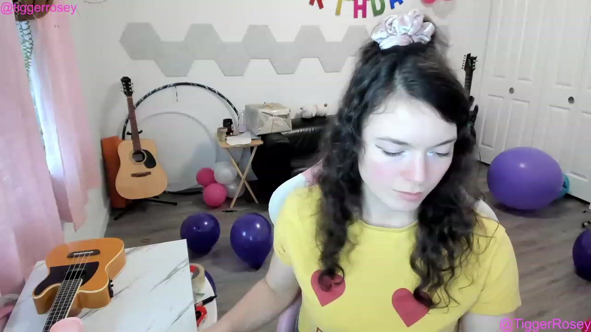 Gallery image thumbnail from TiggerRosey's myfreecams stream on, 04/21/2023, 24:10 image 7 of 20