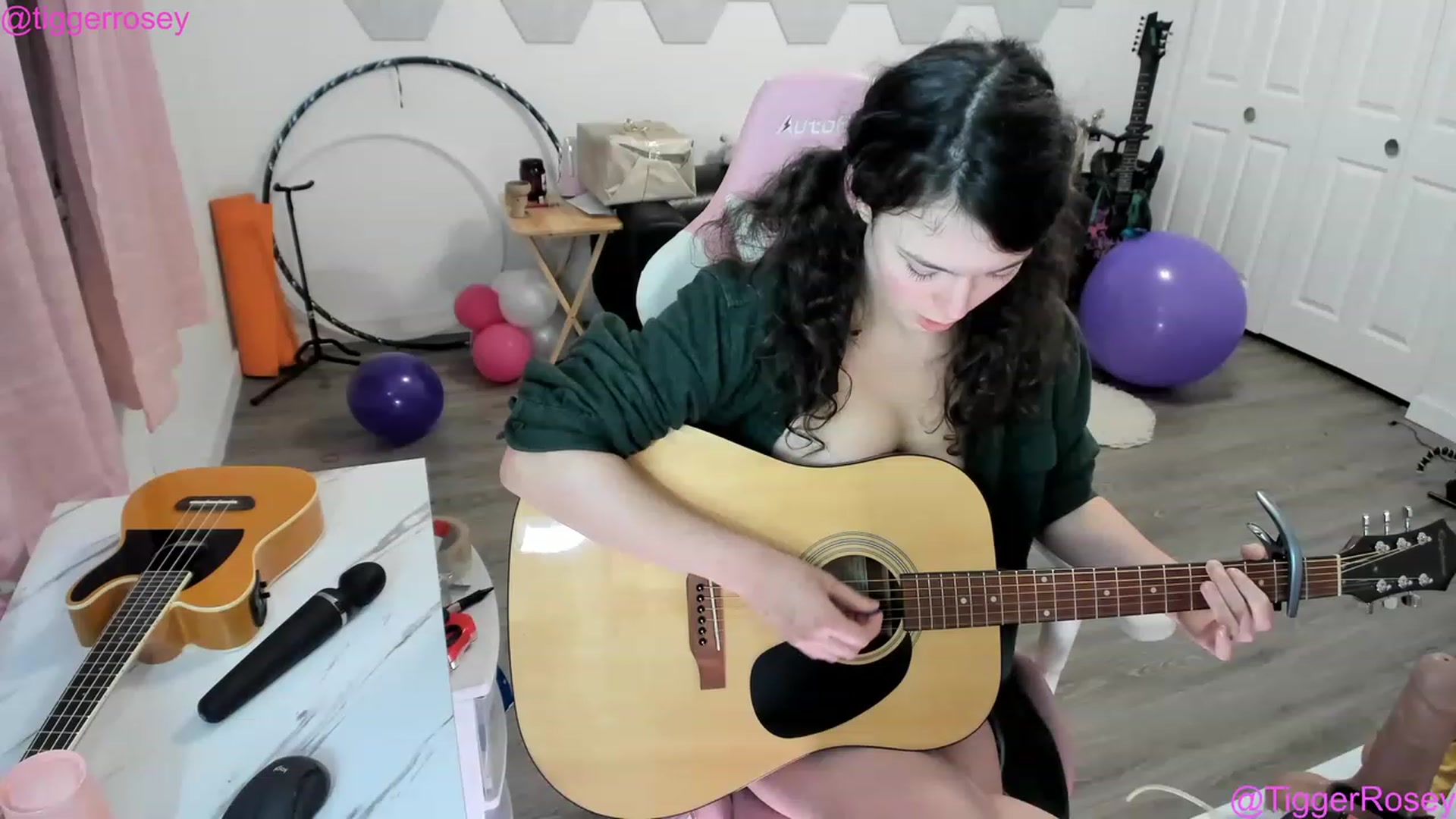 Gallery image thumbnail from TiggerRosey's myfreecams stream on, 04/21/2023, 06:57 image 4 of 20