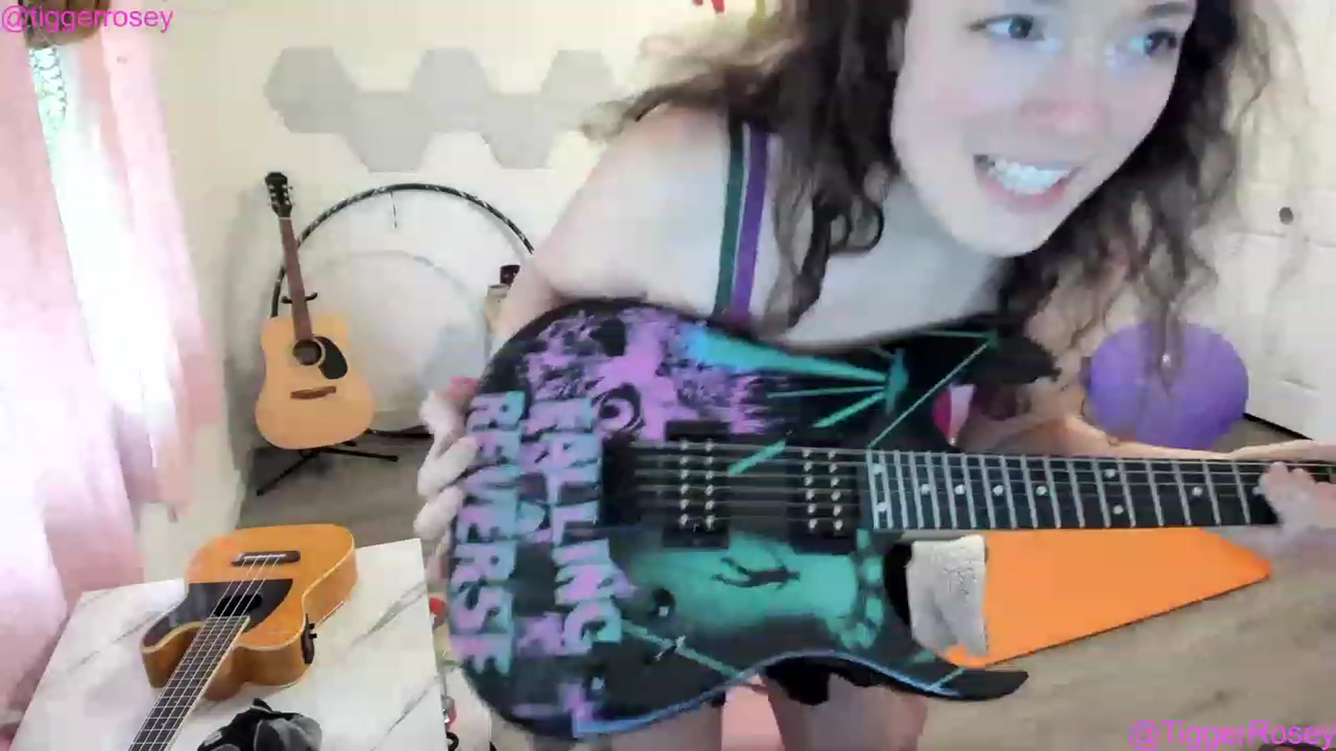 Gallery image thumbnail from TiggerRosey's myfreecams stream on, 04/22/2023, 24:42 image 10 of 20