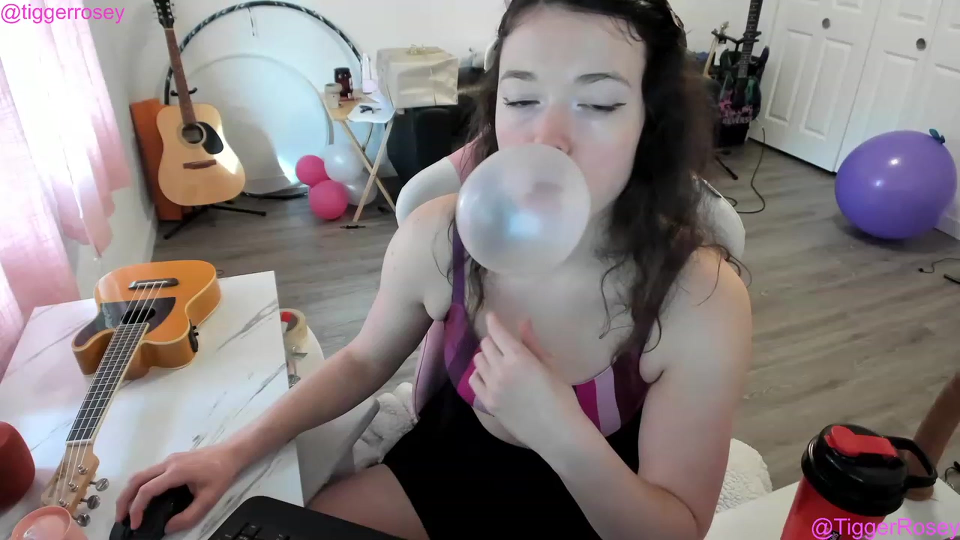 Gallery image thumbnail from TiggerRosey's myfreecams stream on, 04/22/2023, 24:46 image 10 of 20