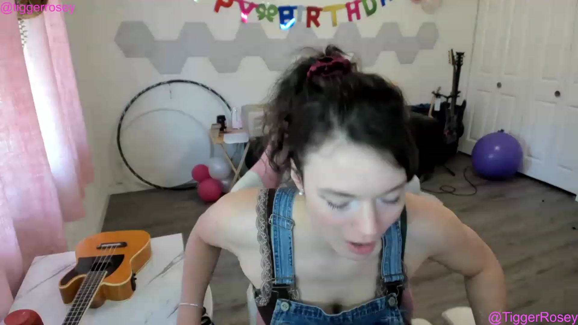 Gallery image thumbnail from TiggerRosey's myfreecams stream on, 04/25/2023, 23:54 image 4 of 20