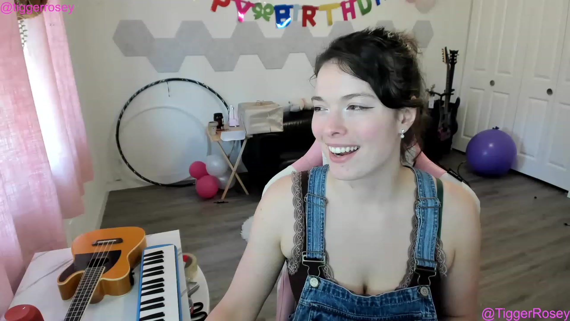 Gallery image thumbnail from TiggerRosey's myfreecams stream on, 04/25/2023, 23:54 image 8 of 20