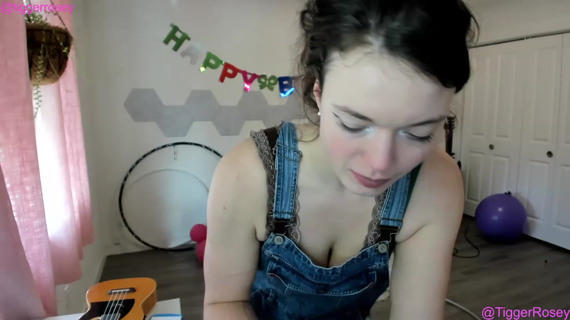 Gallery image thumbnail from TiggerRosey's myfreecams stream on, 04/25/2023, 23:54 image 16 of 20