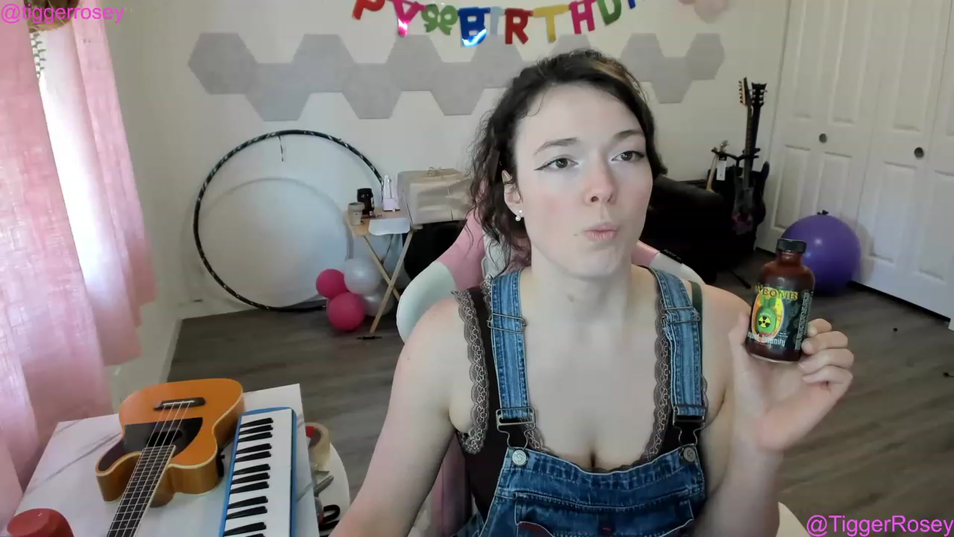Gallery image thumbnail from TiggerRosey's myfreecams stream on, 04/25/2023, 23:54 image 9 of 20
