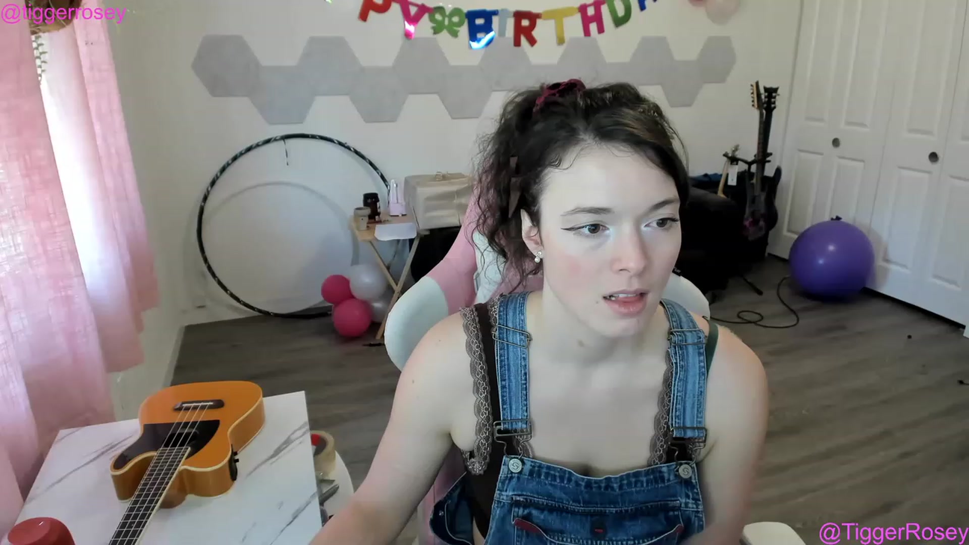 Gallery image thumbnail from TiggerRosey's myfreecams stream on, 04/25/2023, 23:54 image 1 of 20
