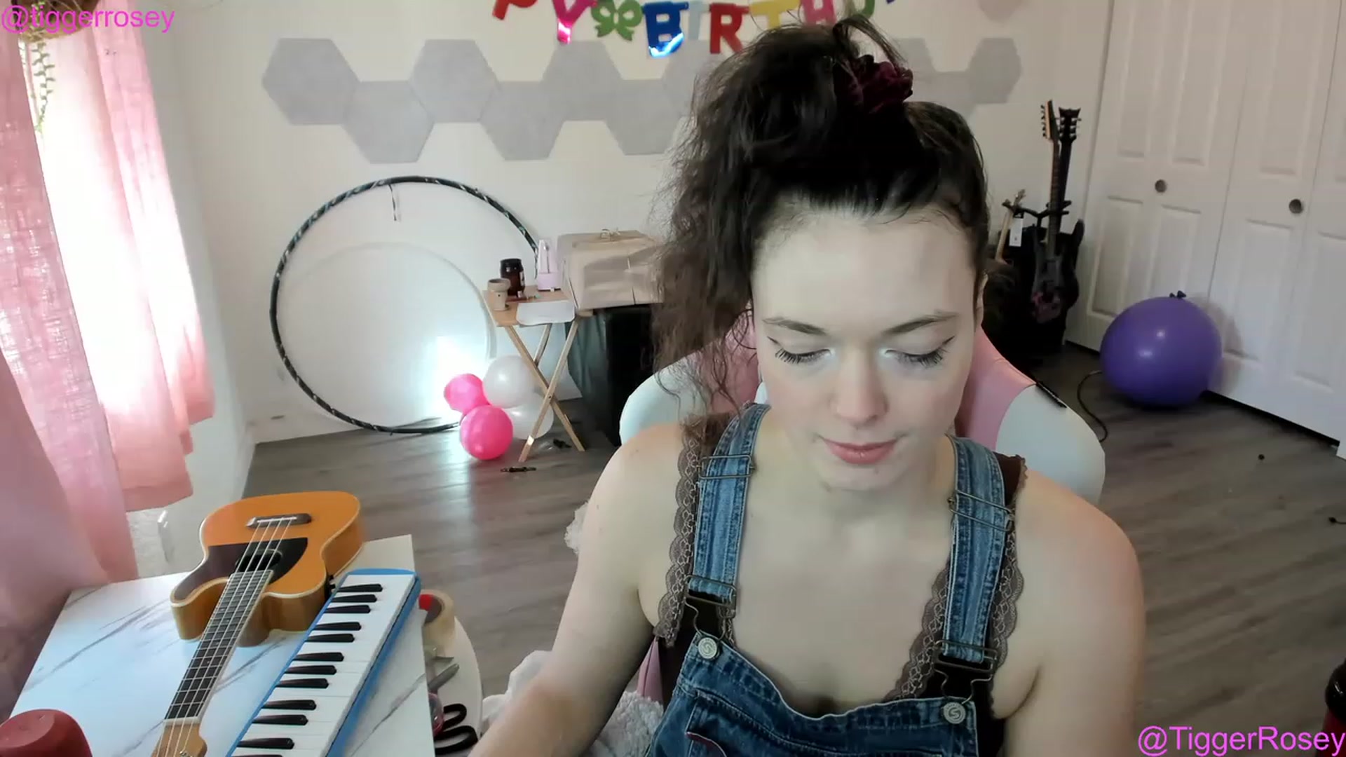Gallery image thumbnail from TiggerRosey's myfreecams stream on, 04/25/2023, 23:54 image 20 of 20