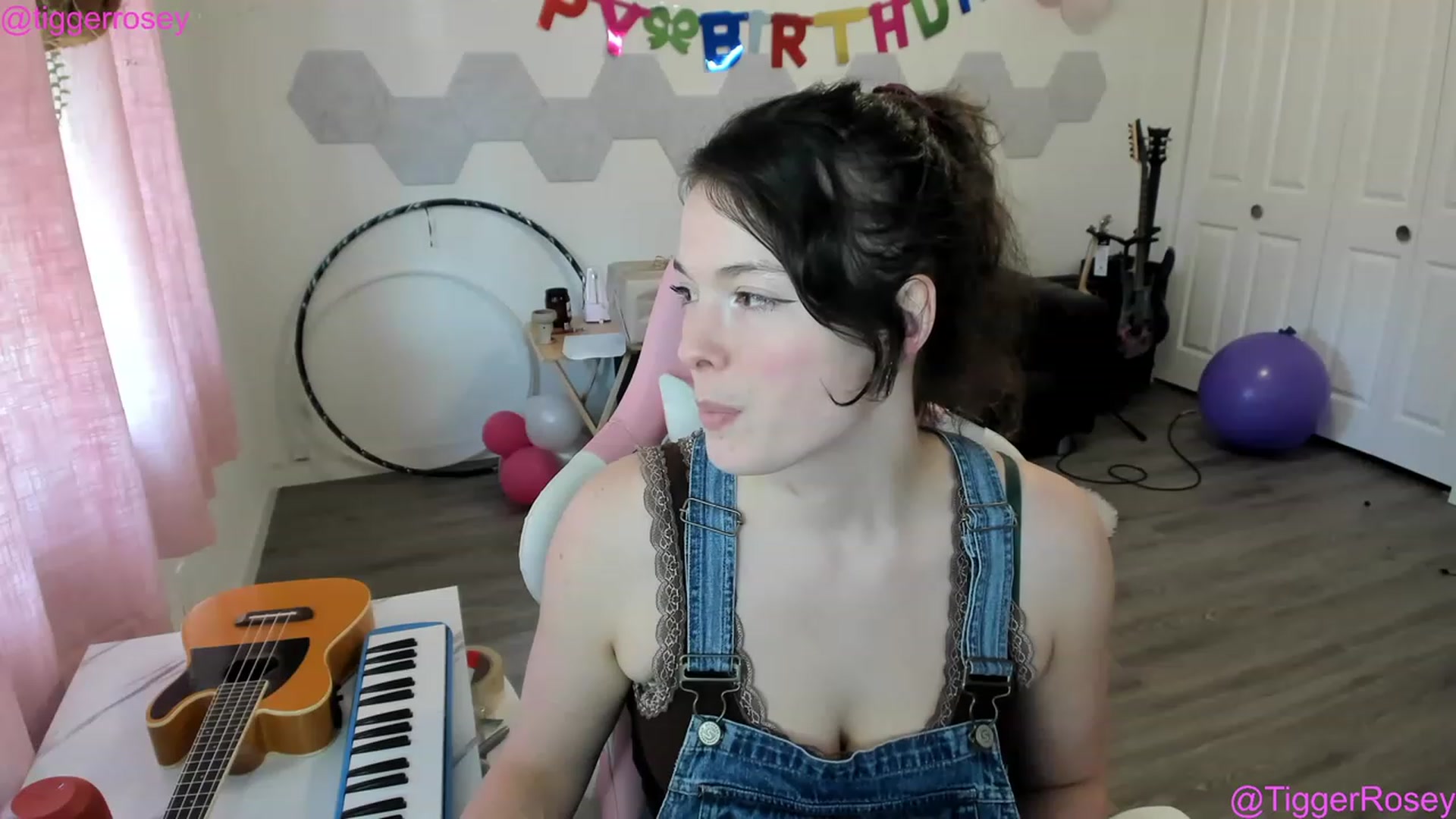 Gallery image thumbnail from TiggerRosey's myfreecams stream on, 04/25/2023, 23:54 image 10 of 20