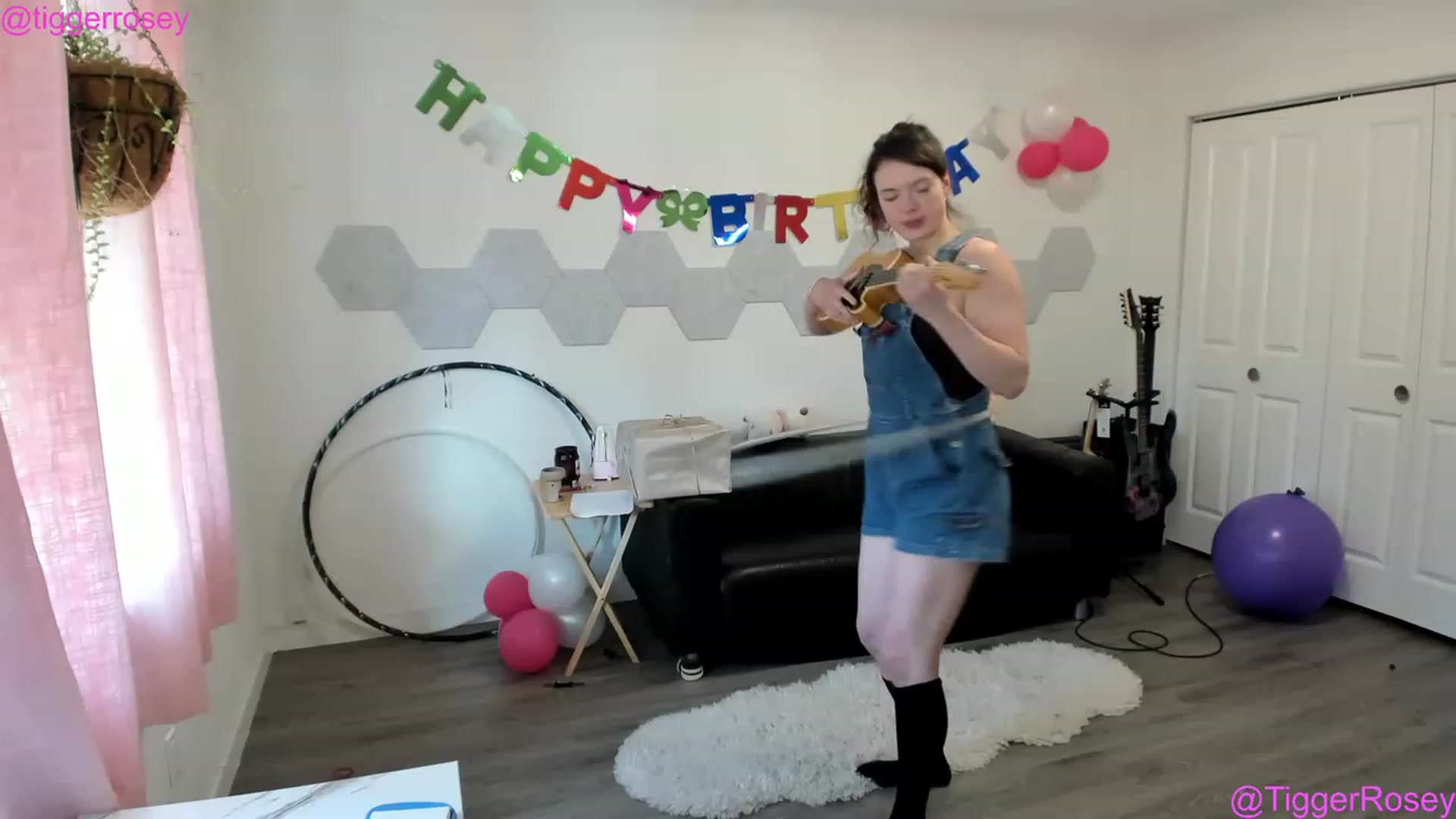 Gallery image thumbnail from TiggerRosey's myfreecams stream on, 04/25/2023, 23:54 image 15 of 20