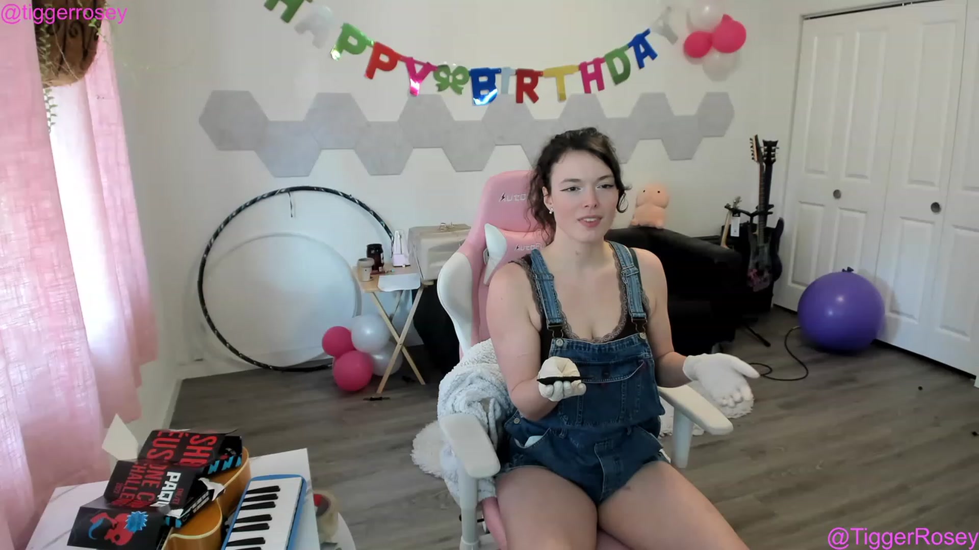 Gallery image thumbnail from TiggerRosey's myfreecams stream on, 04/25/2023, 23:54 image 14 of 20