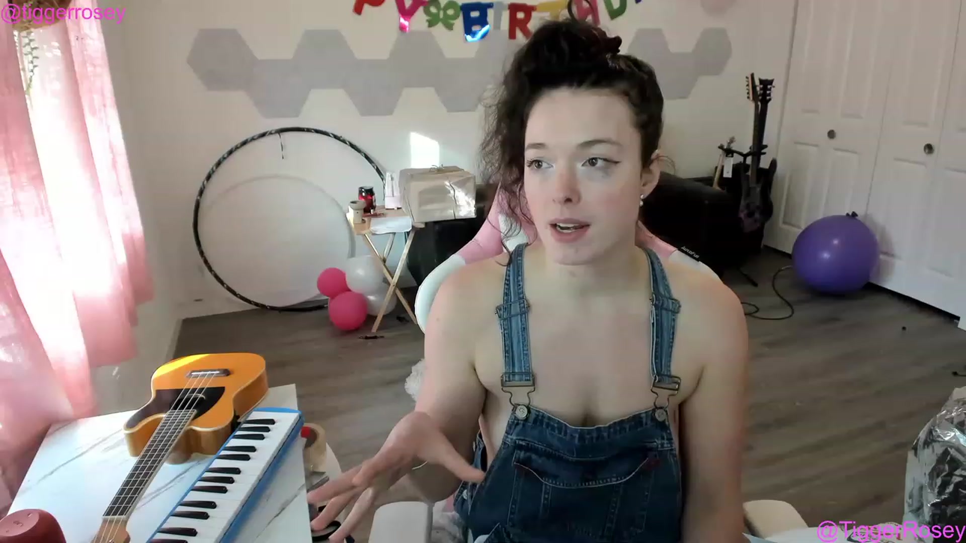 Gallery image thumbnail from TiggerRosey's myfreecams stream on, 04/26/2023, 01:51 image 12 of 20