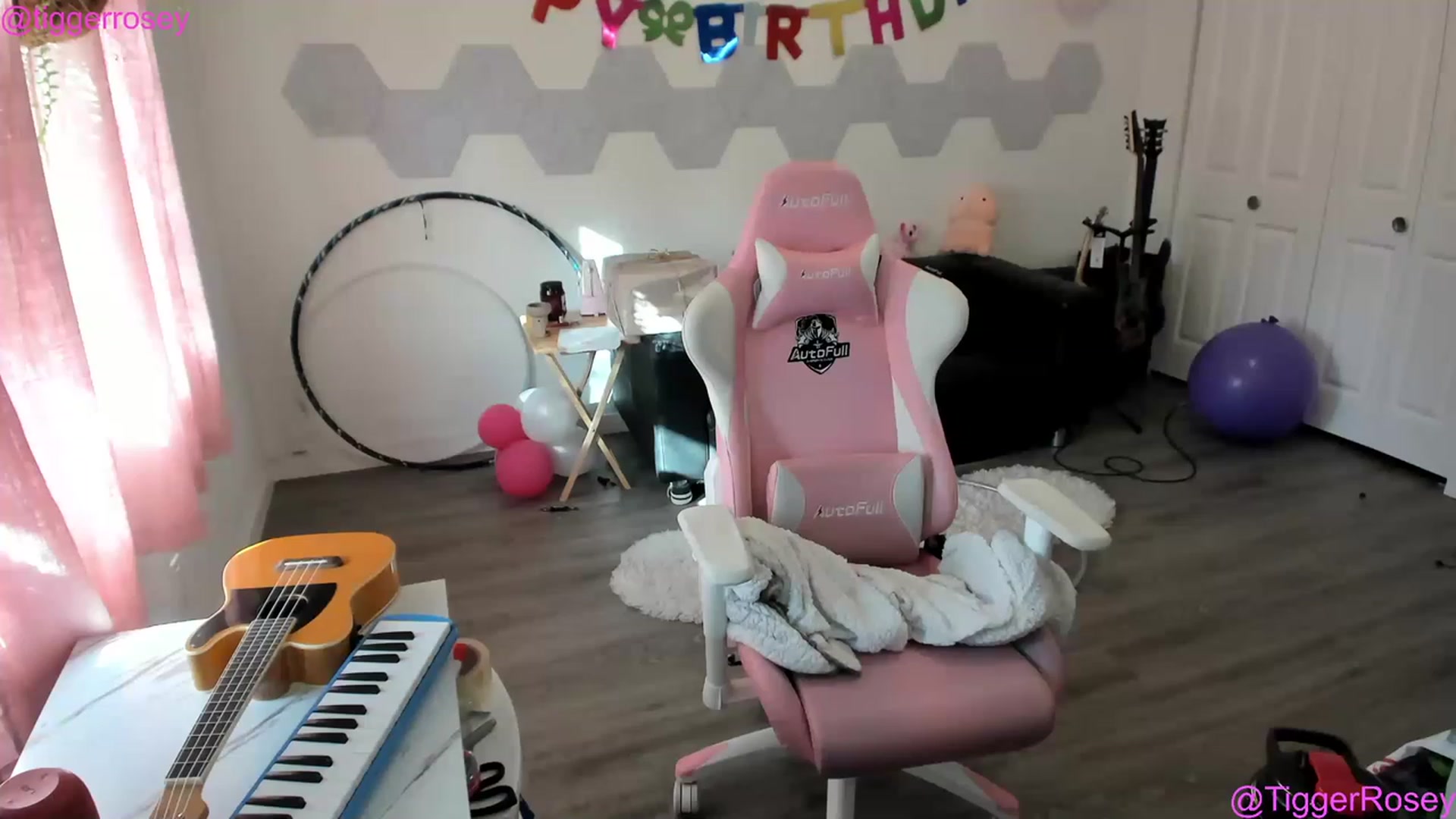 Gallery image thumbnail from TiggerRosey's myfreecams stream on, 04/26/2023, 01:51 image 9 of 20