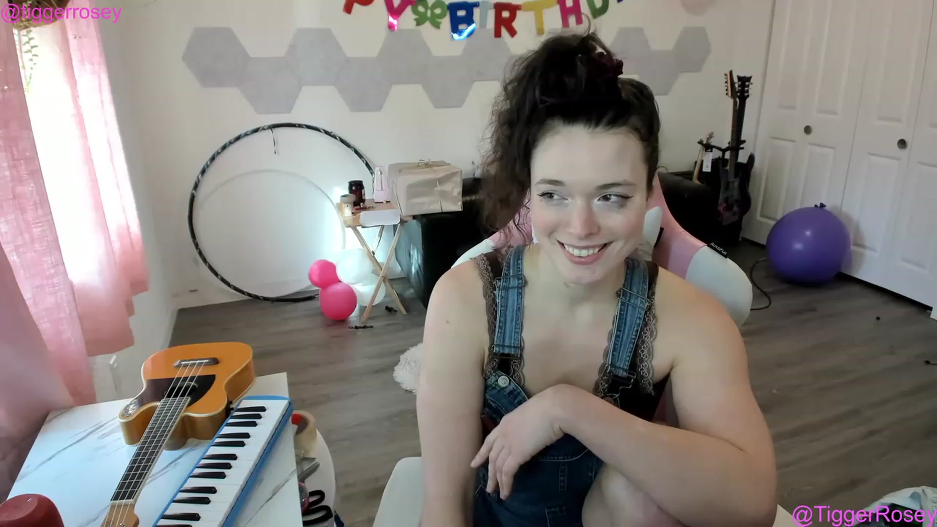 Gallery image thumbnail from TiggerRosey's myfreecams stream on, 04/26/2023, 01:51 image 3 of 20