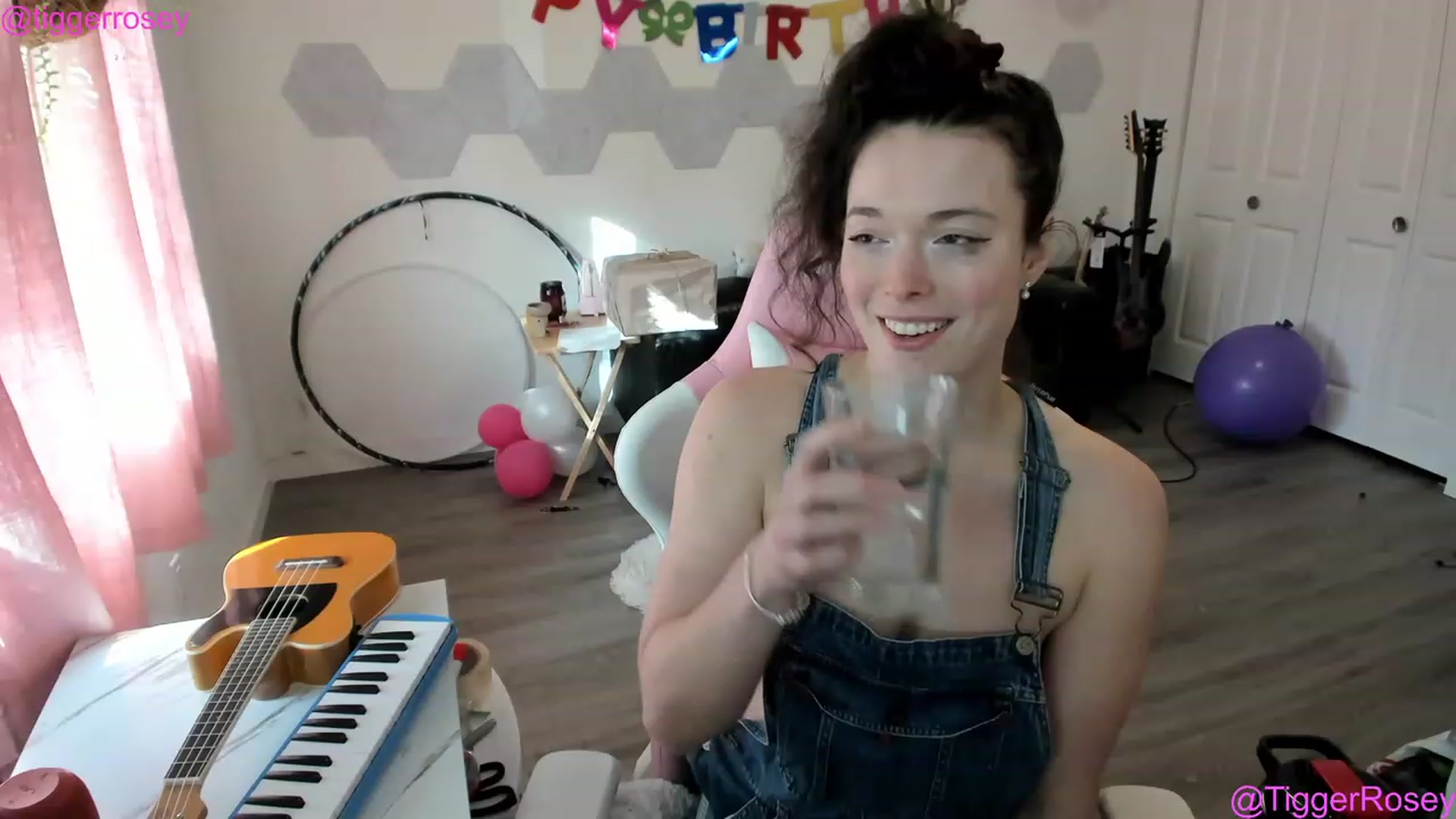 Gallery image thumbnail from TiggerRosey's myfreecams stream on, 04/26/2023, 01:51 image 10 of 20