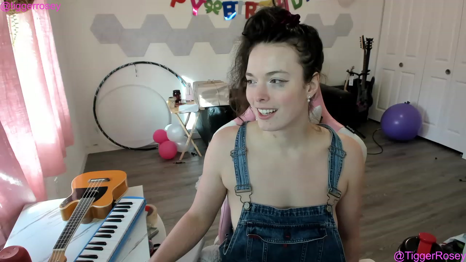 Gallery image thumbnail from TiggerRosey's myfreecams stream on, 04/26/2023, 01:51 image 8 of 20