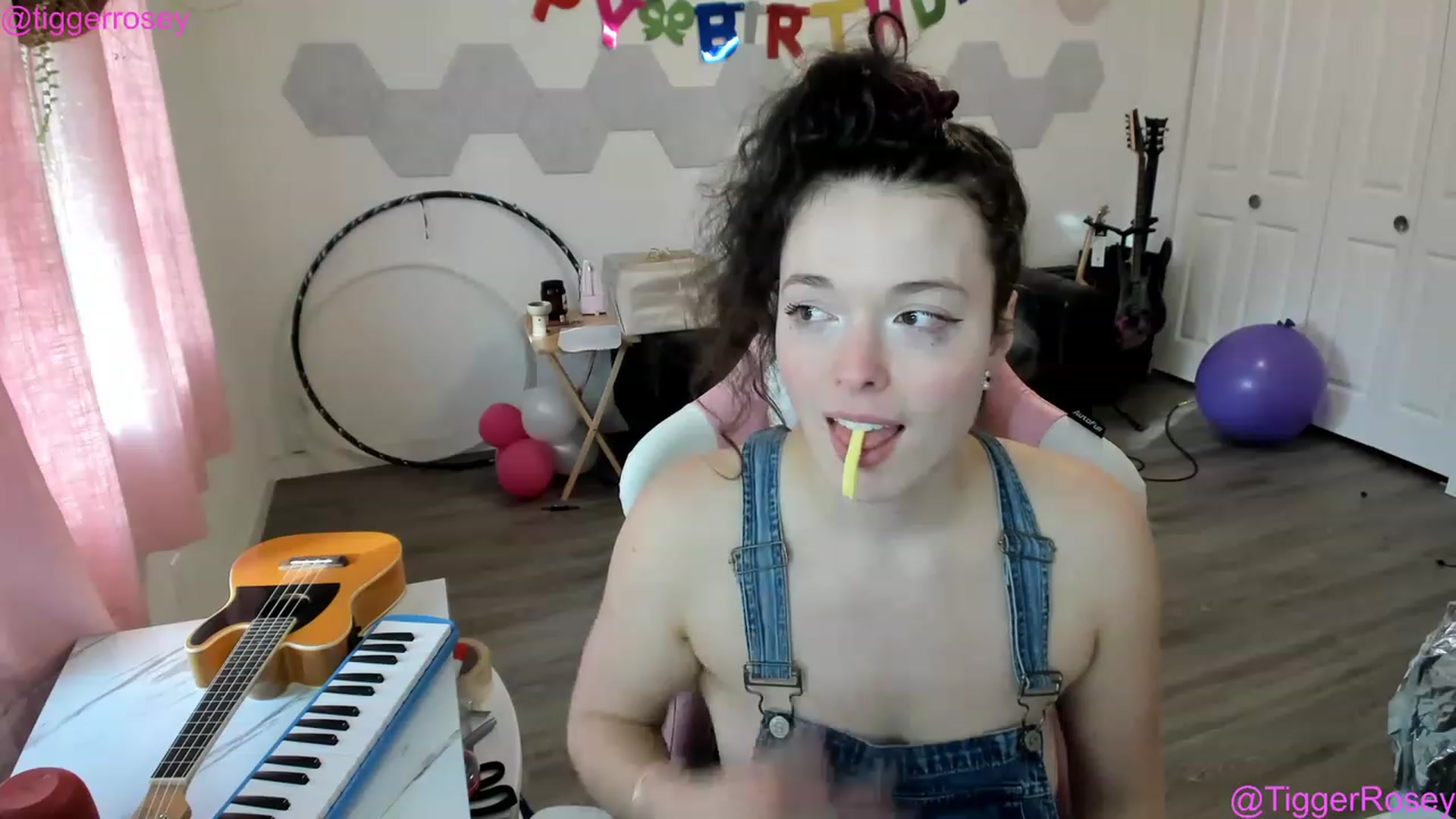 Gallery image thumbnail from TiggerRosey's myfreecams stream on, 04/26/2023, 01:51 image 20 of 20