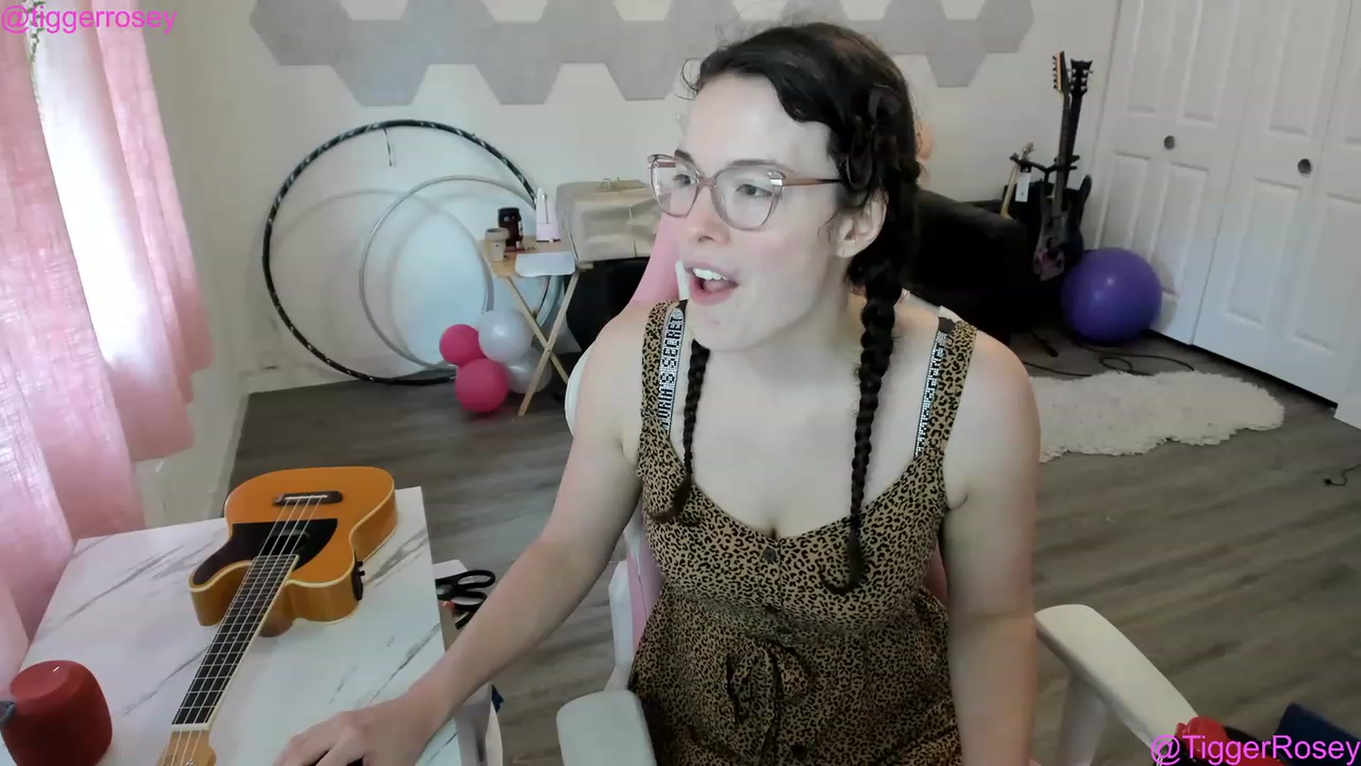 Gallery image thumbnail from TiggerRosey's myfreecams stream on, 04/26/2023, 23:33 image 17 of 20