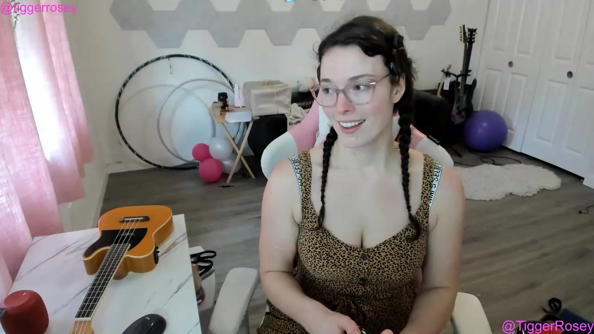 Gallery image thumbnail from TiggerRosey's myfreecams stream on, 04/26/2023, 23:33 image 14 of 20