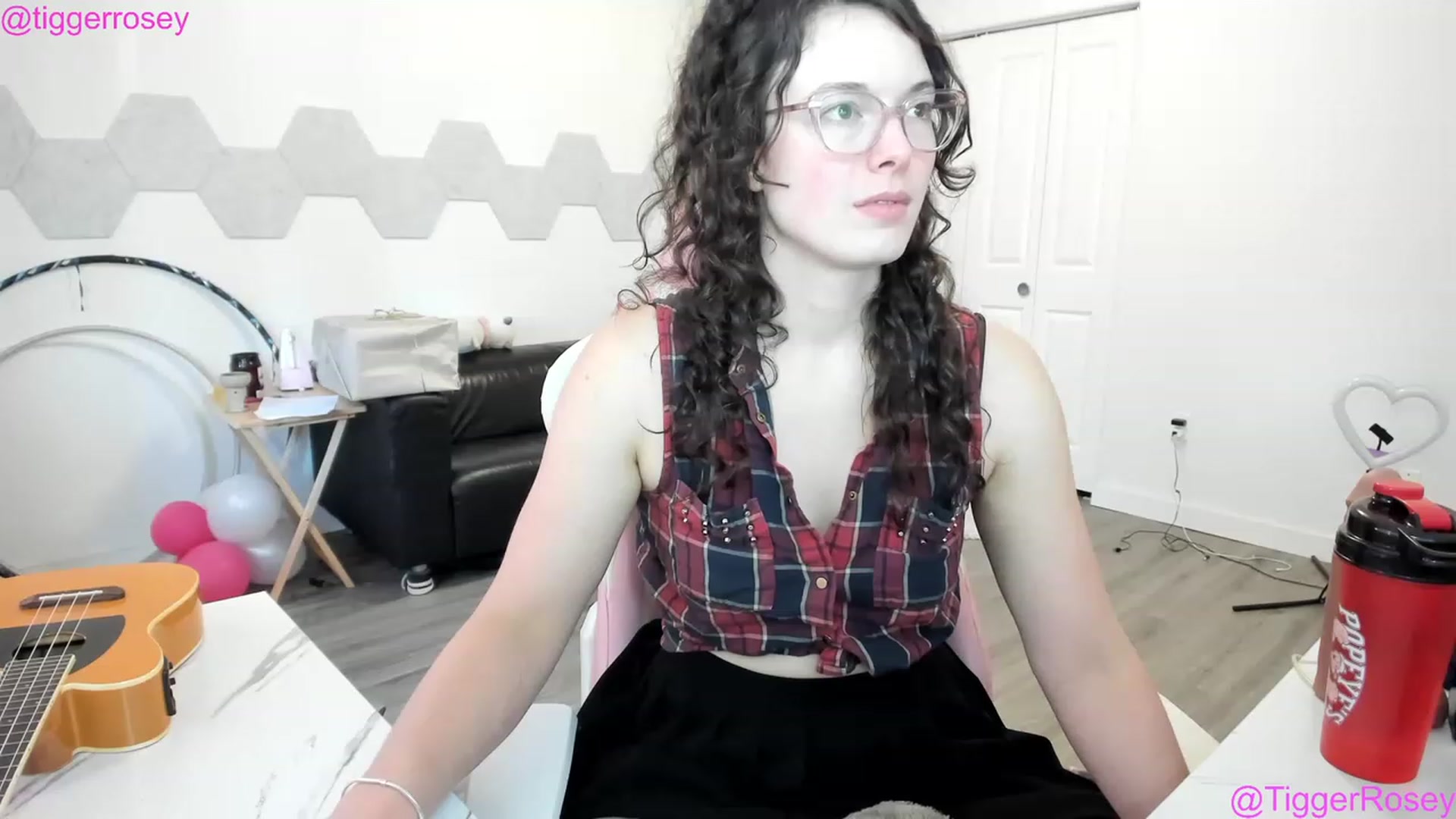 Gallery image thumbnail from TiggerRosey's myfreecams stream on, 04/27/2023, 23:49 image 16 of 20