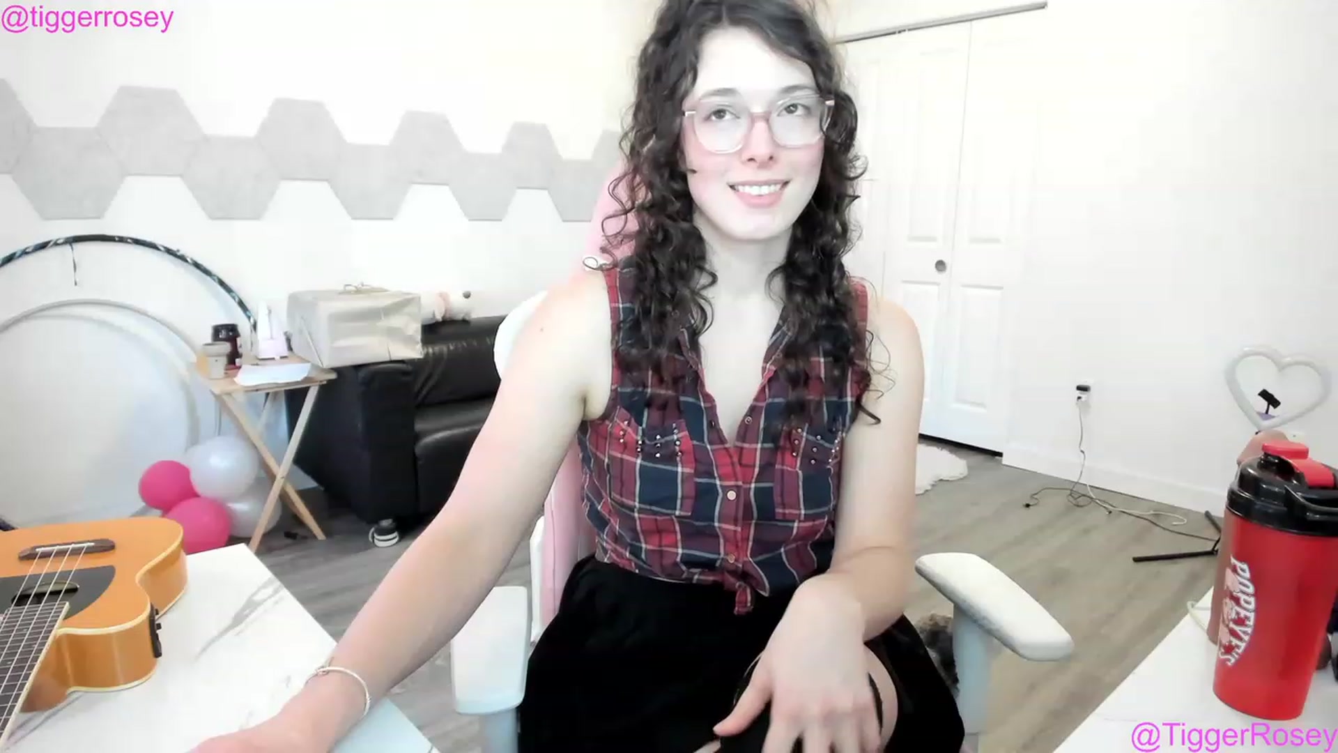 Gallery image thumbnail from TiggerRosey's myfreecams stream on, 04/27/2023, 23:49 image 17 of 20
